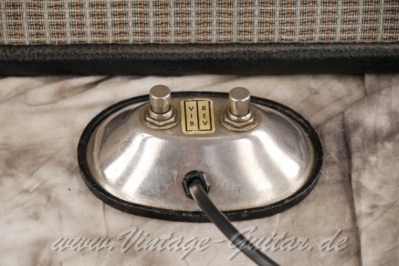 img/vintage/6127/Fender-Deluxe-Reverb-1977-black-tolex-20.jpg