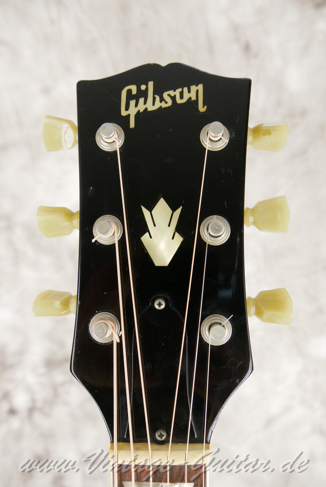 img/vintage/6135/Gibson-J-160E-beatles-guitar-1968-sunburst-03.jpg