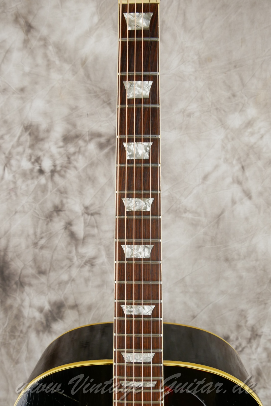 img/vintage/6135/Gibson-J-160E-beatles-guitar-1968-sunburst-05.jpg