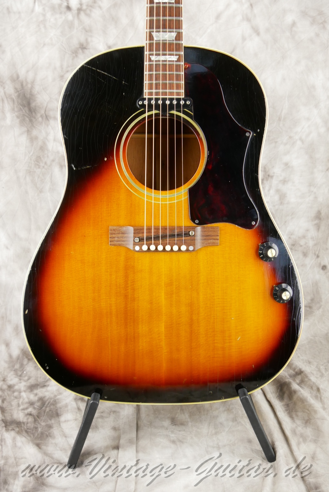 img/vintage/6135/Gibson-J-160E-beatles-guitar-1968-sunburst-07.jpg