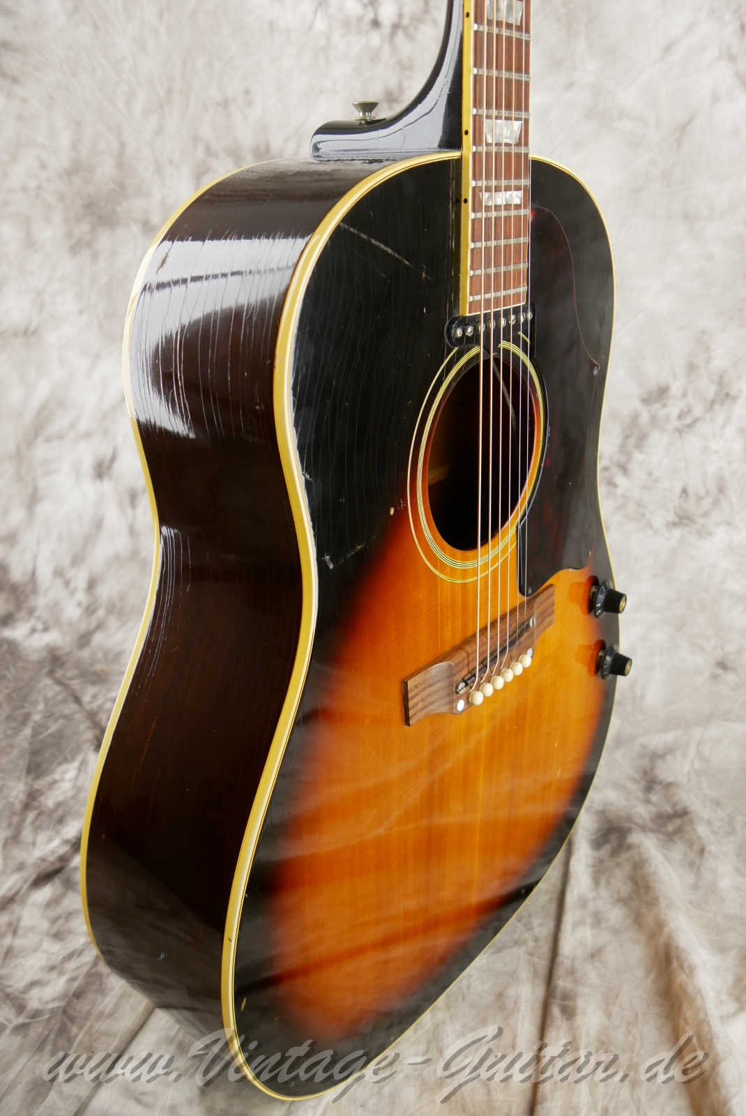 img/vintage/6135/Gibson-J-160E-beatles-guitar-1968-sunburst-09.jpg