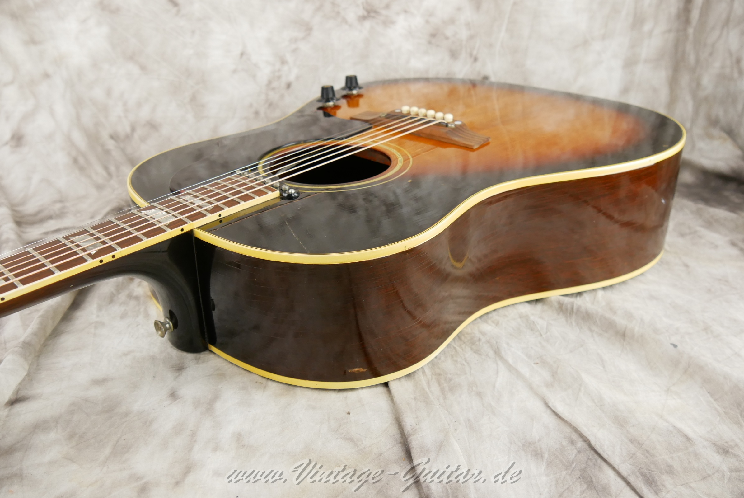 img/vintage/6135/Gibson-J-160E-beatles-guitar-1968-sunburst-16.jpg