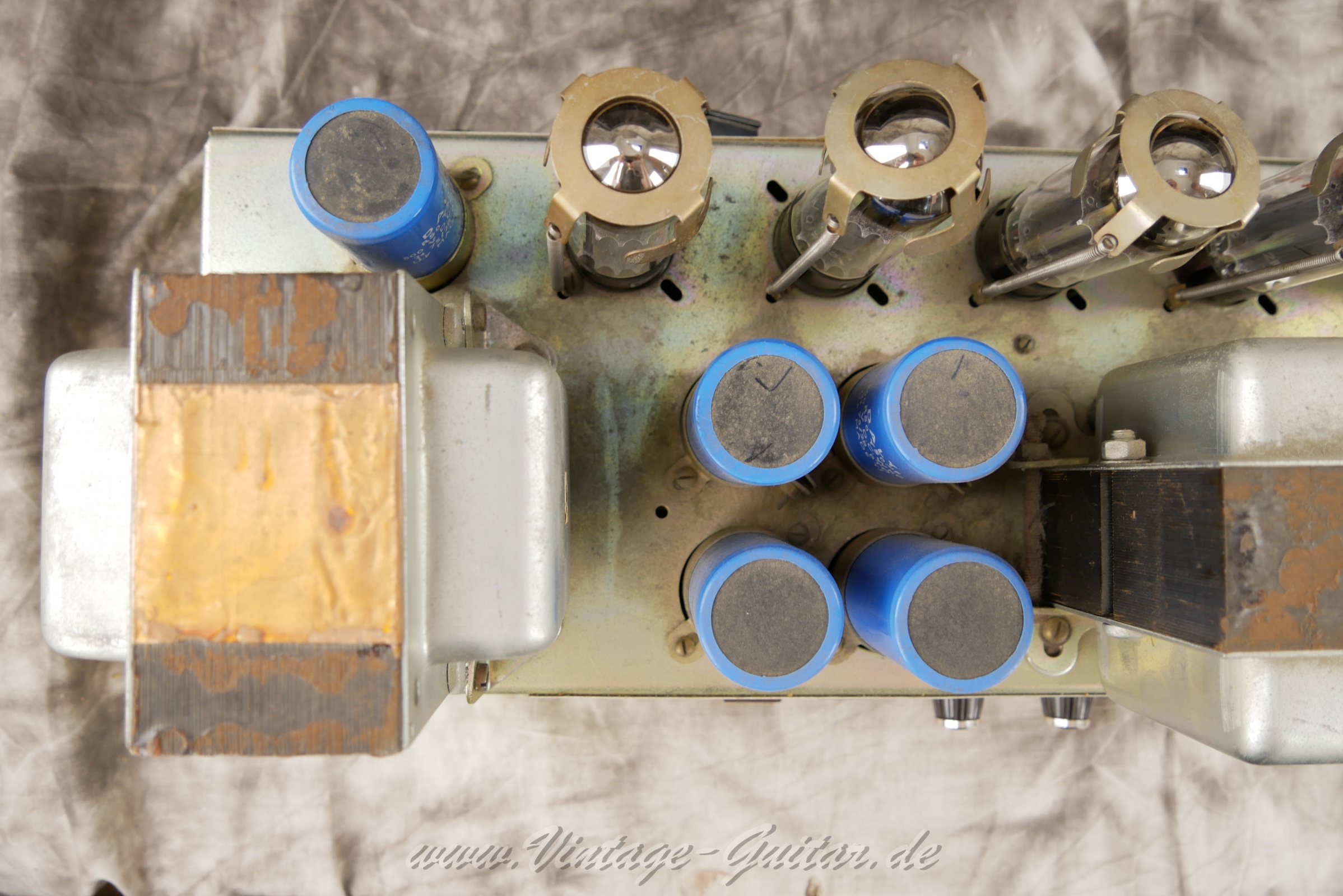 img/vintage/6164/Marshall_2203_JCM800_Master_model_lead_uk_1979-07.jpg