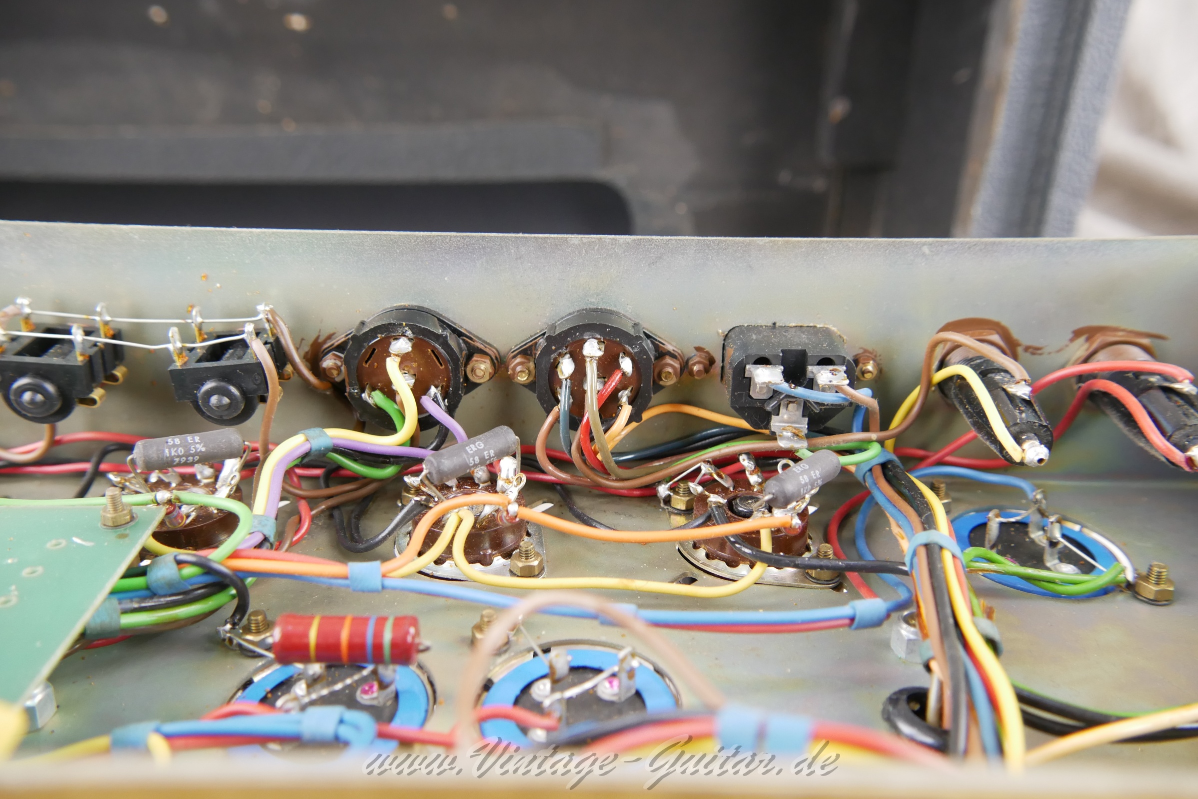 img/vintage/6164/Marshall_2203_JCM800_Master_model_lead_uk_1979-09.jpg
