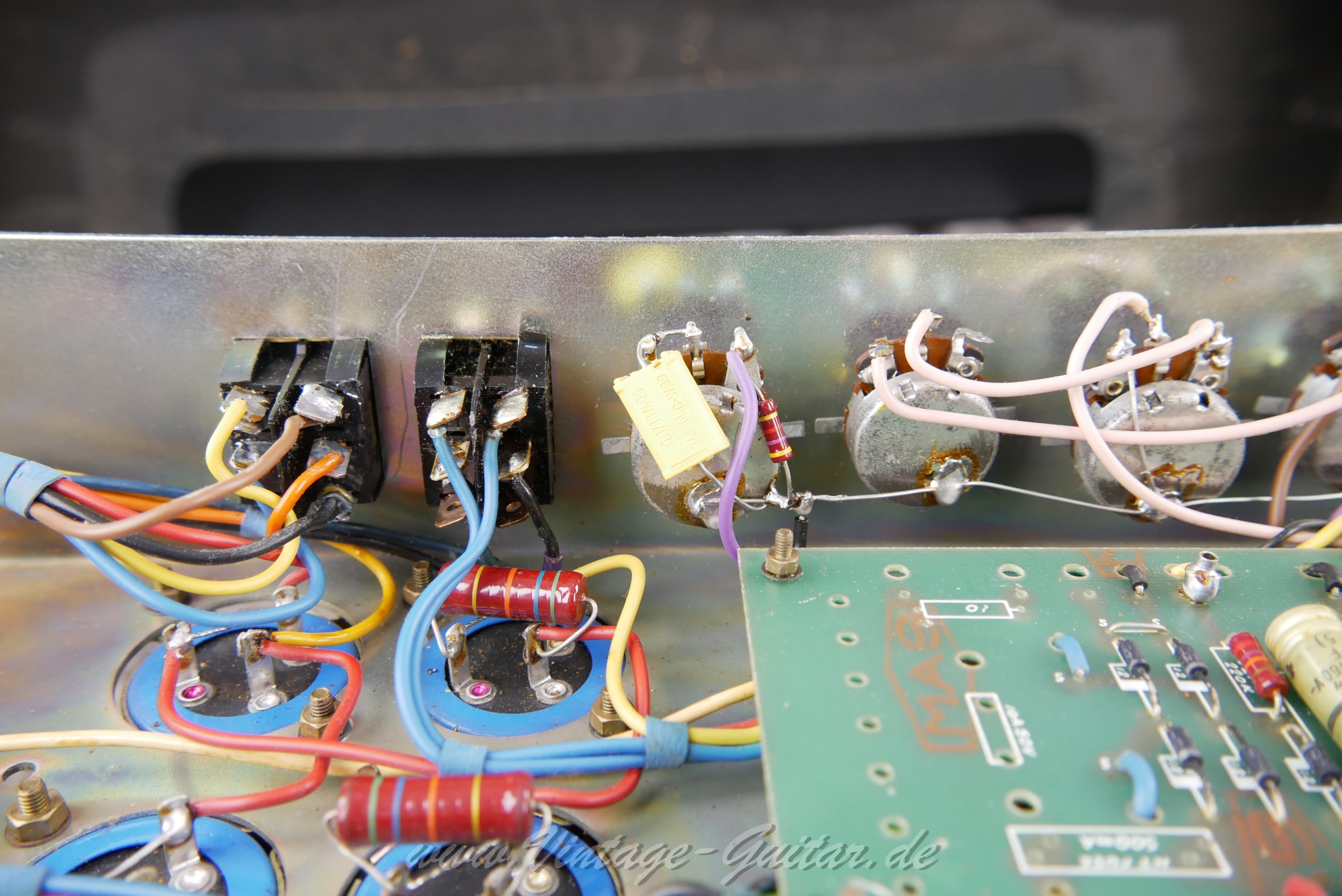 img/vintage/6164/Marshall_2203_JCM800_Master_model_lead_uk_1979-10.jpg