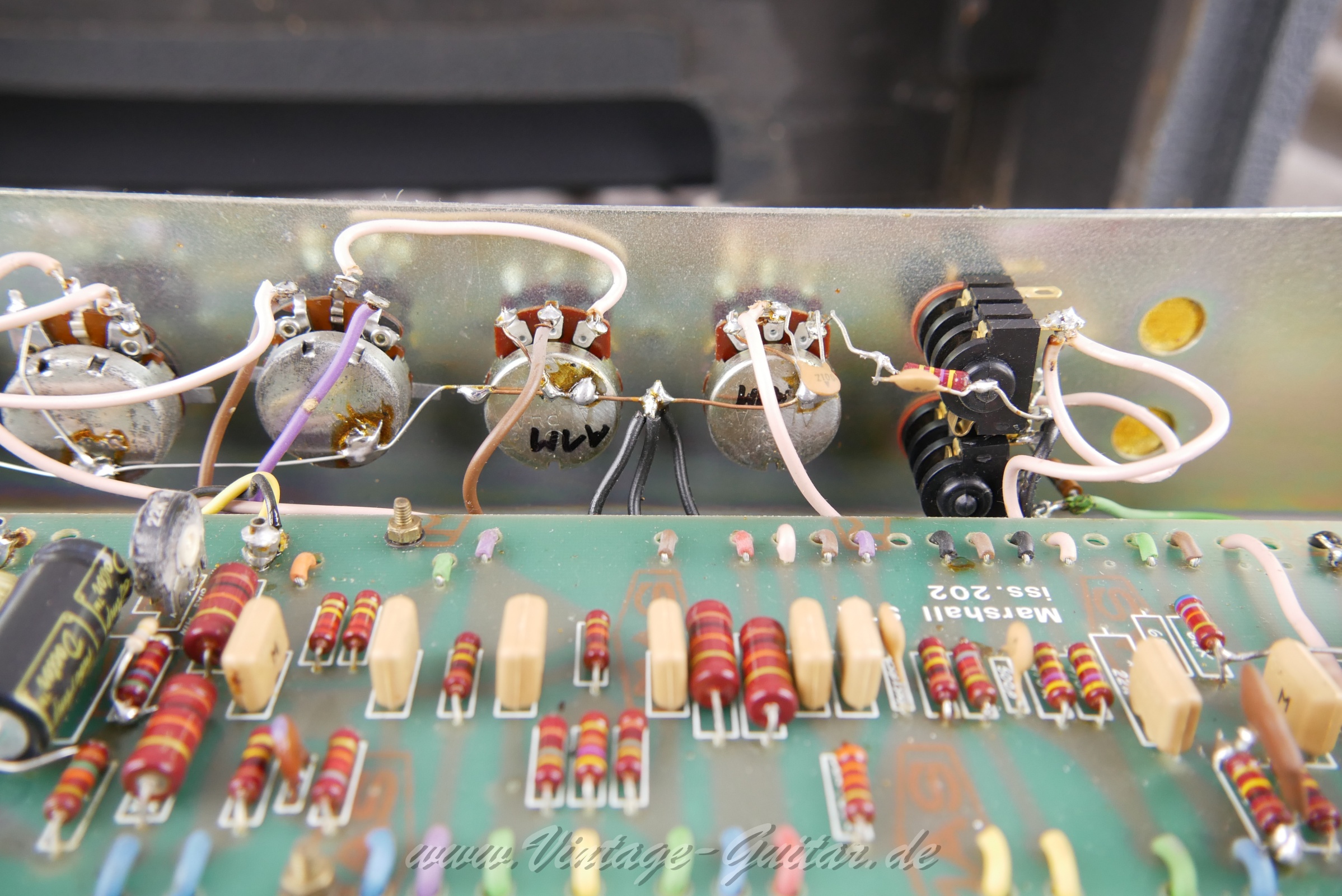 img/vintage/6164/Marshall_2203_JCM800_Master_model_lead_uk_1979-11.jpg
