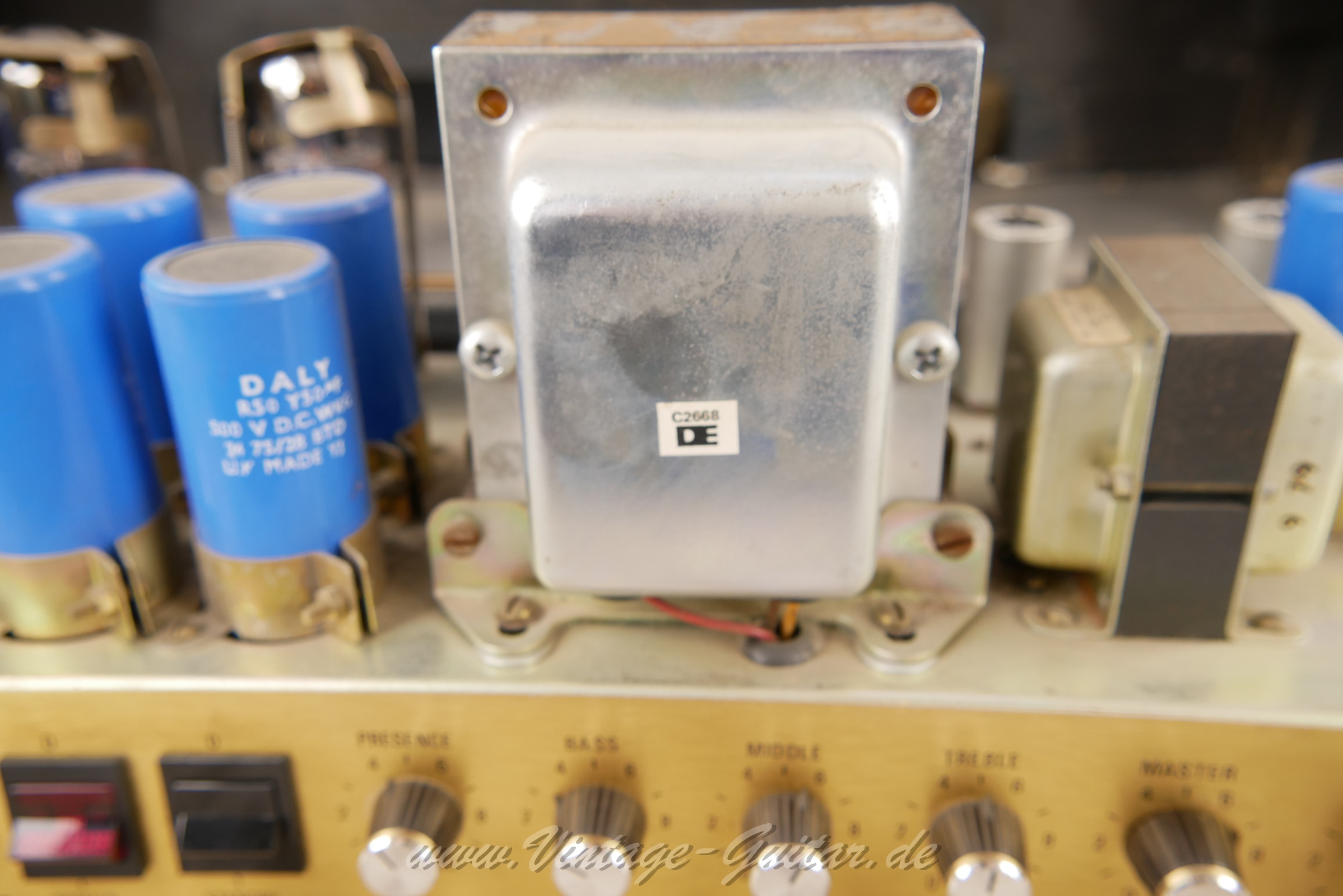 img/vintage/6164/Marshall_2203_JCM800_Master_model_lead_uk_1979-14.jpg