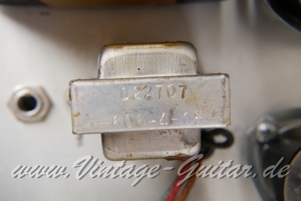 img/vintage/6167/Fender_Vibrolux_Reverb_silverface_black_USA_1974-023.JPG