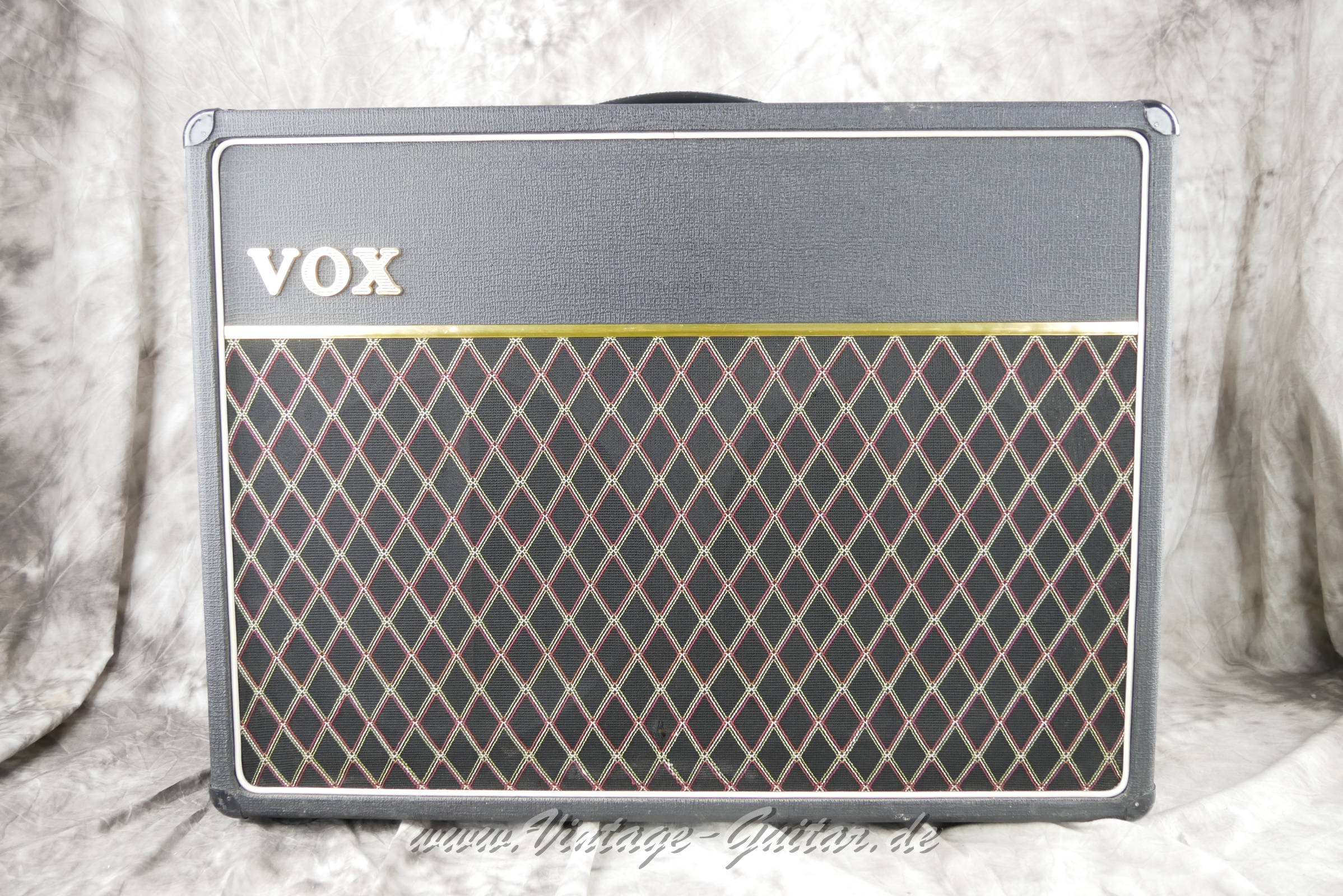img/vintage/6173/vox_2x12_cabinet_1965_black_USA-001.JPG