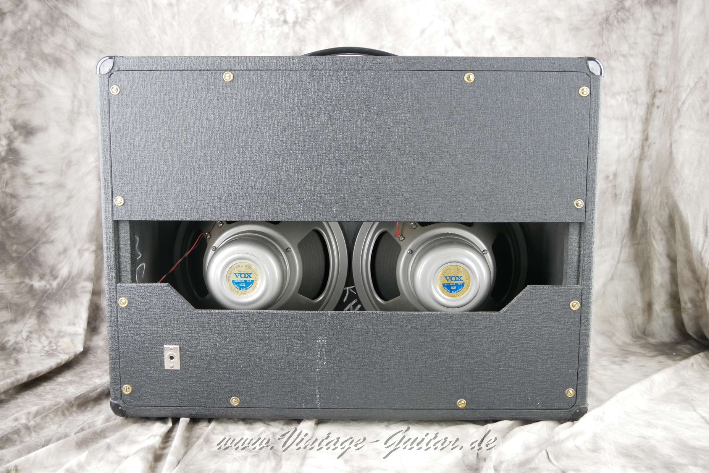 img/vintage/6173/vox_2x12_cabinet_1965_black_USA-002.JPG