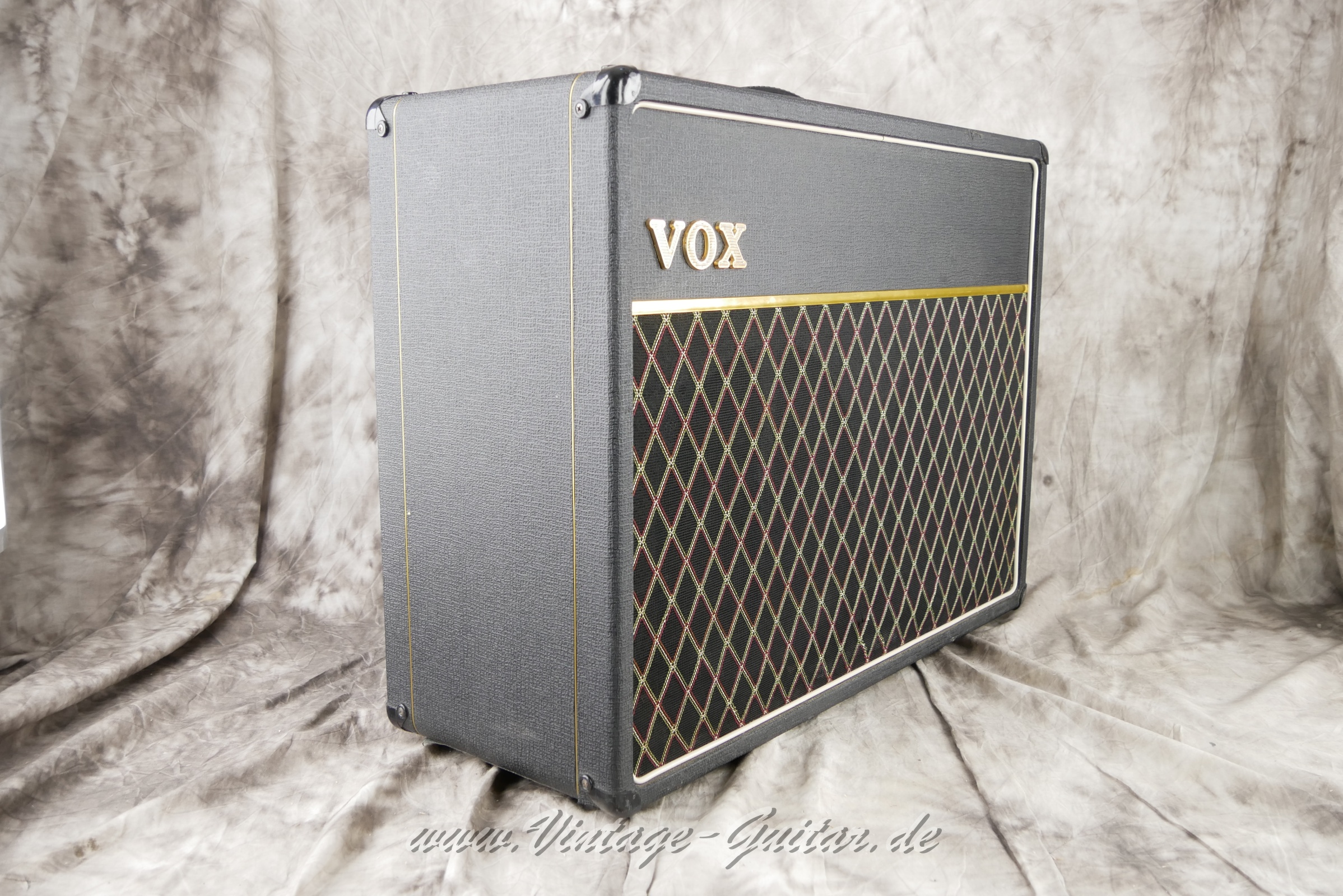 img/vintage/6173/vox_2x12_cabinet_1965_black_USA-003.JPG