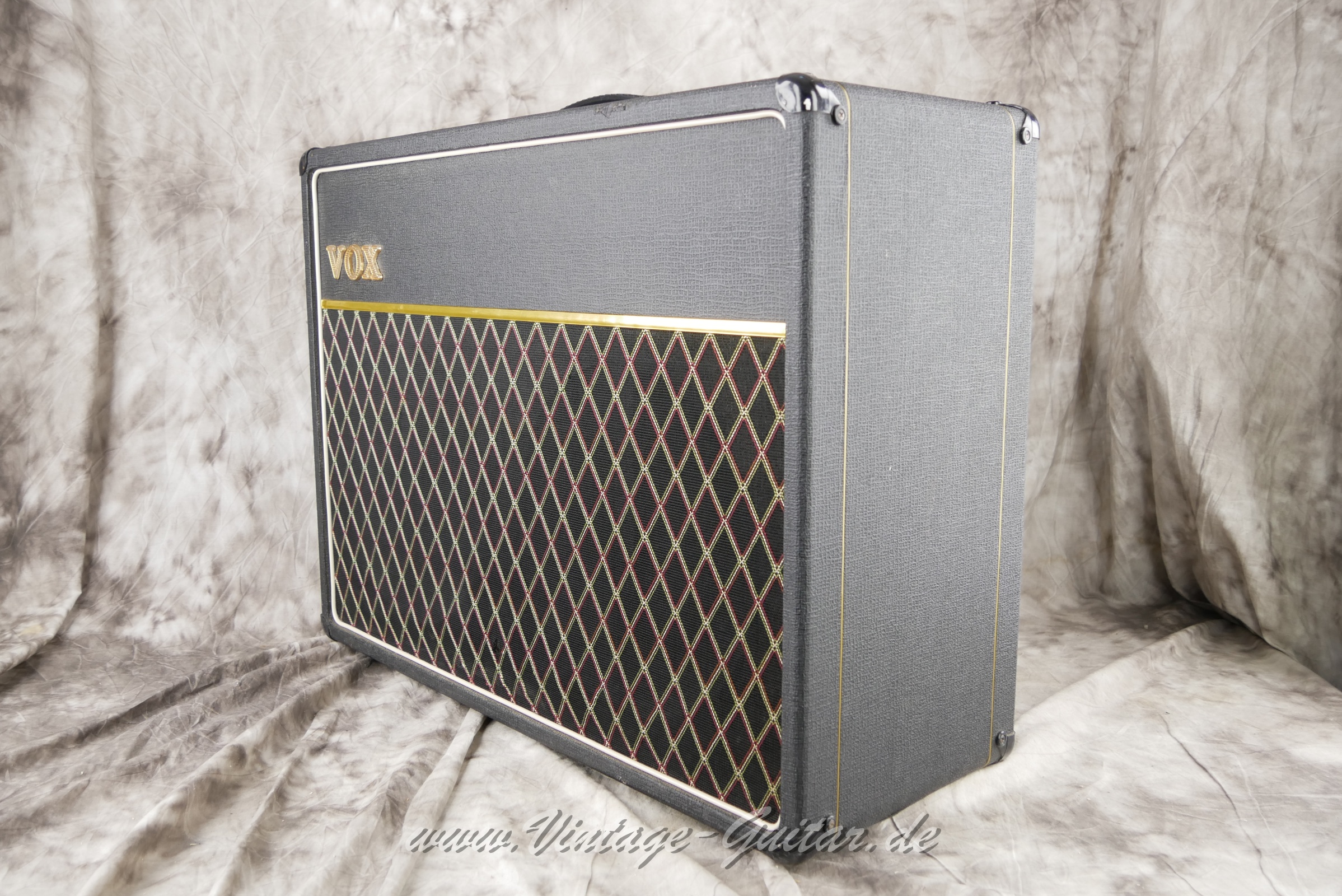 img/vintage/6173/vox_2x12_cabinet_1965_black_USA-004.JPG