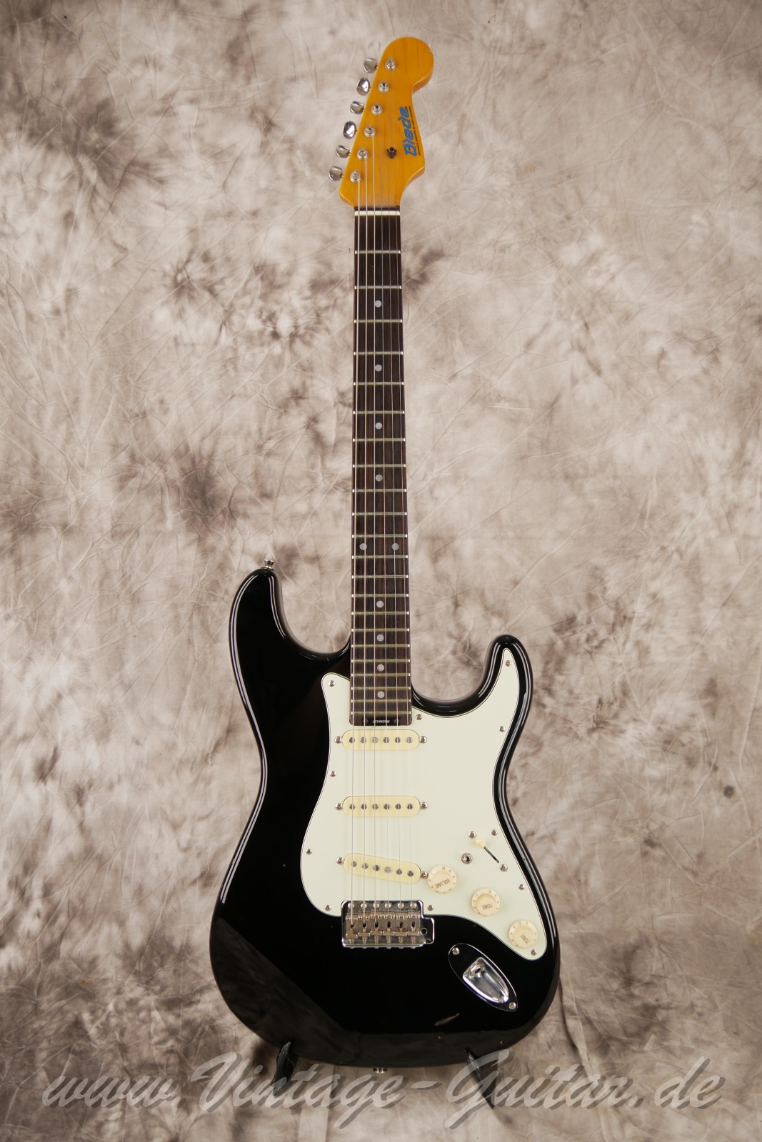 Blade-by-Levinson-R-2-Stratocaster-1990c.-Japan-black-101.jpg Blade-by-Levinson-R-2-Stratocaster-1990c.-Japan-black-101.jpg