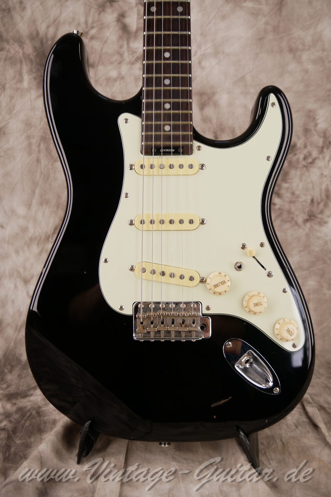 img/vintage/6184/Blade-by-Levinson-R-2-Stratocaster-1990c.-Japan-black-107.jpg
