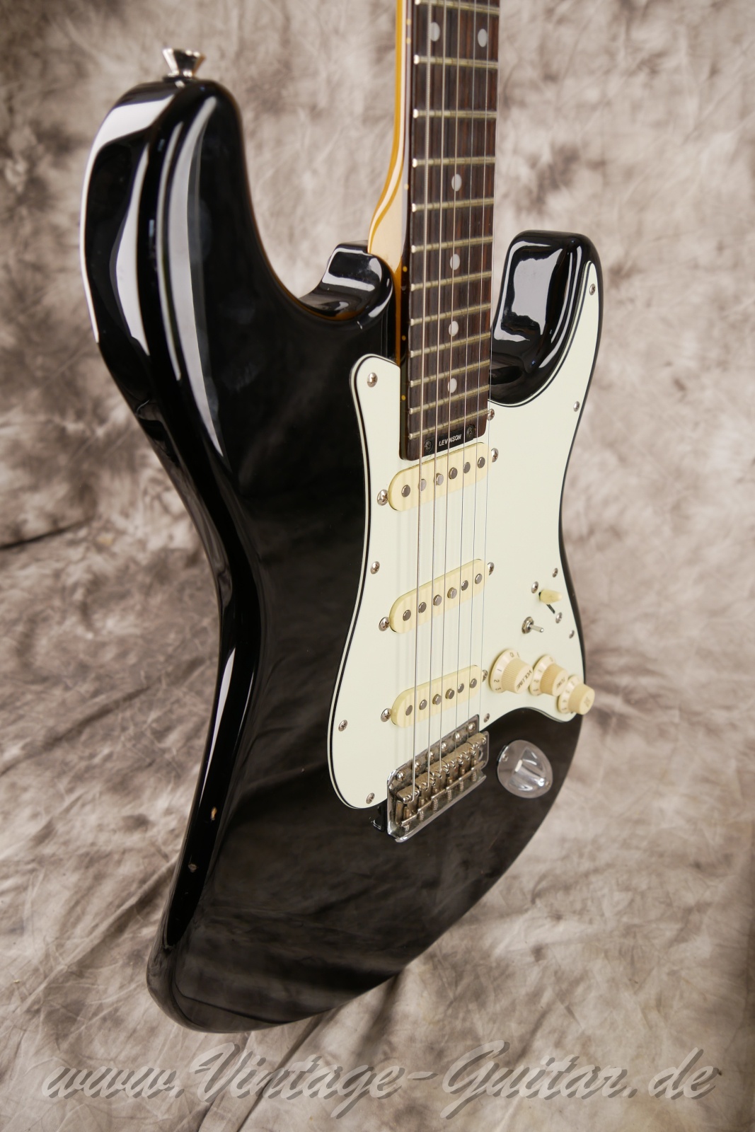 img/vintage/6184/Blade-by-Levinson-R-2-Stratocaster-1990c.-Japan-black-109.jpg