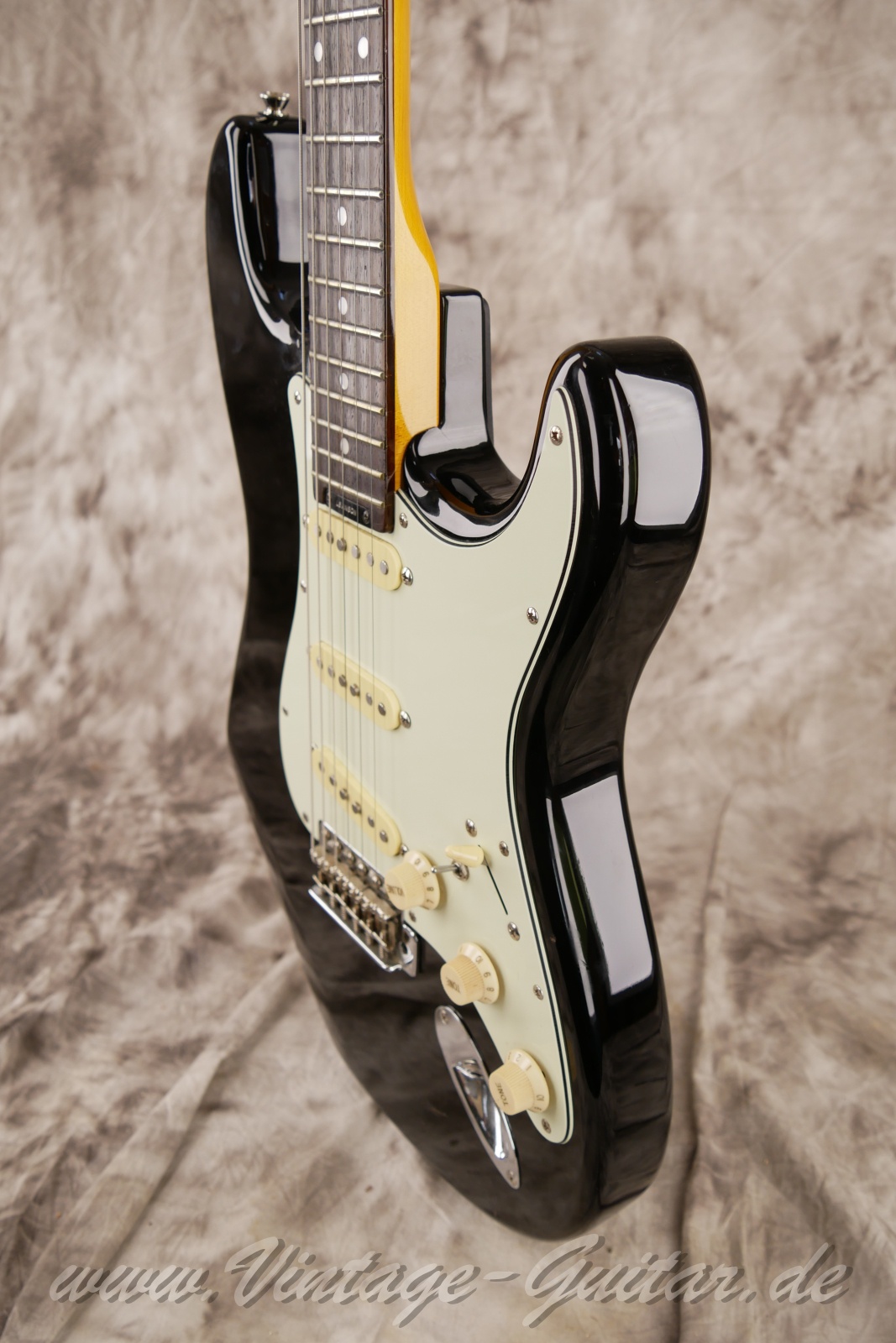 img/vintage/6184/Blade-by-Levinson-R-2-Stratocaster-1990c.-Japan-black-110.jpg