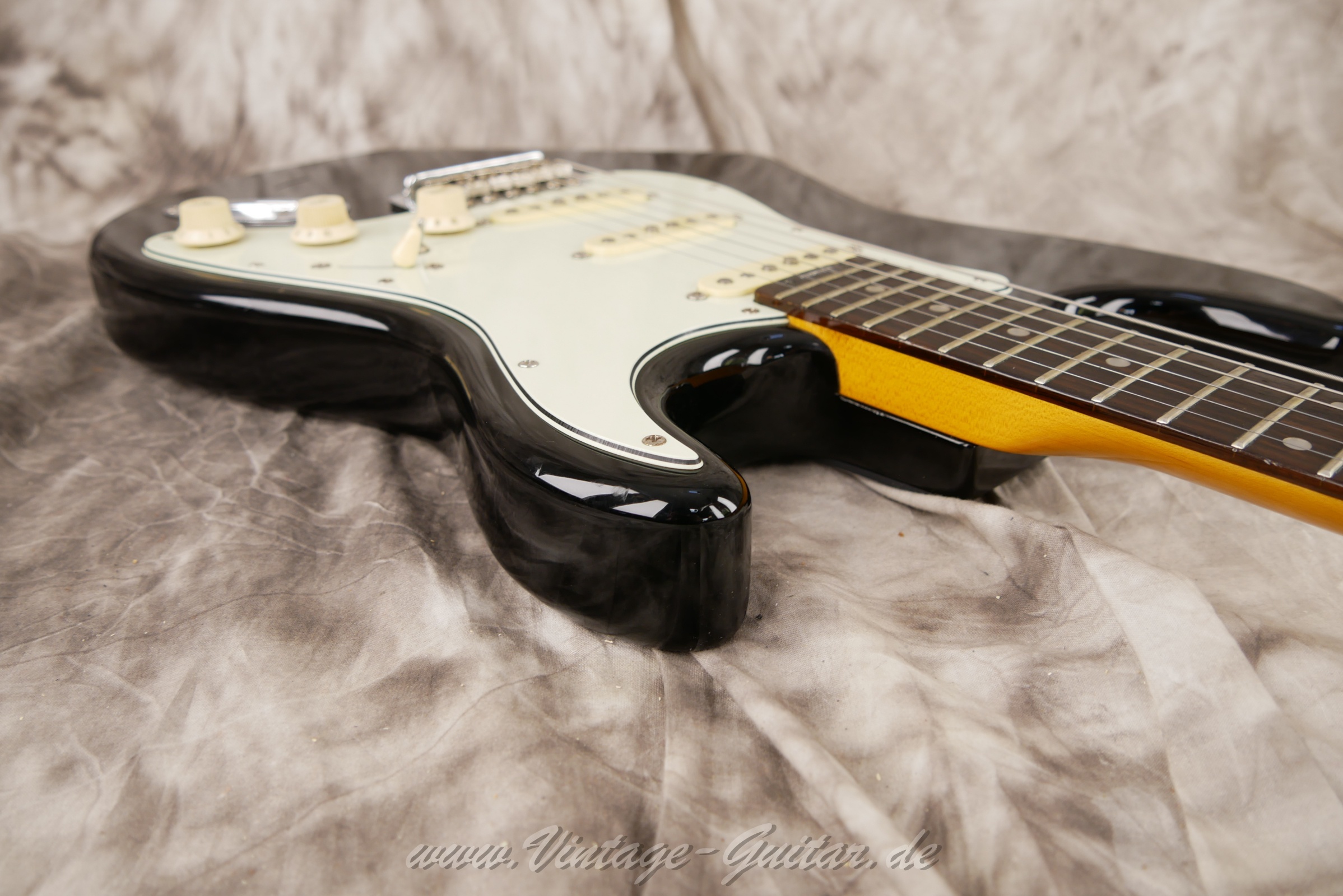 img/vintage/6184/Blade-by-Levinson-R-2-Stratocaster-1990c.-Japan-black-117.jpg