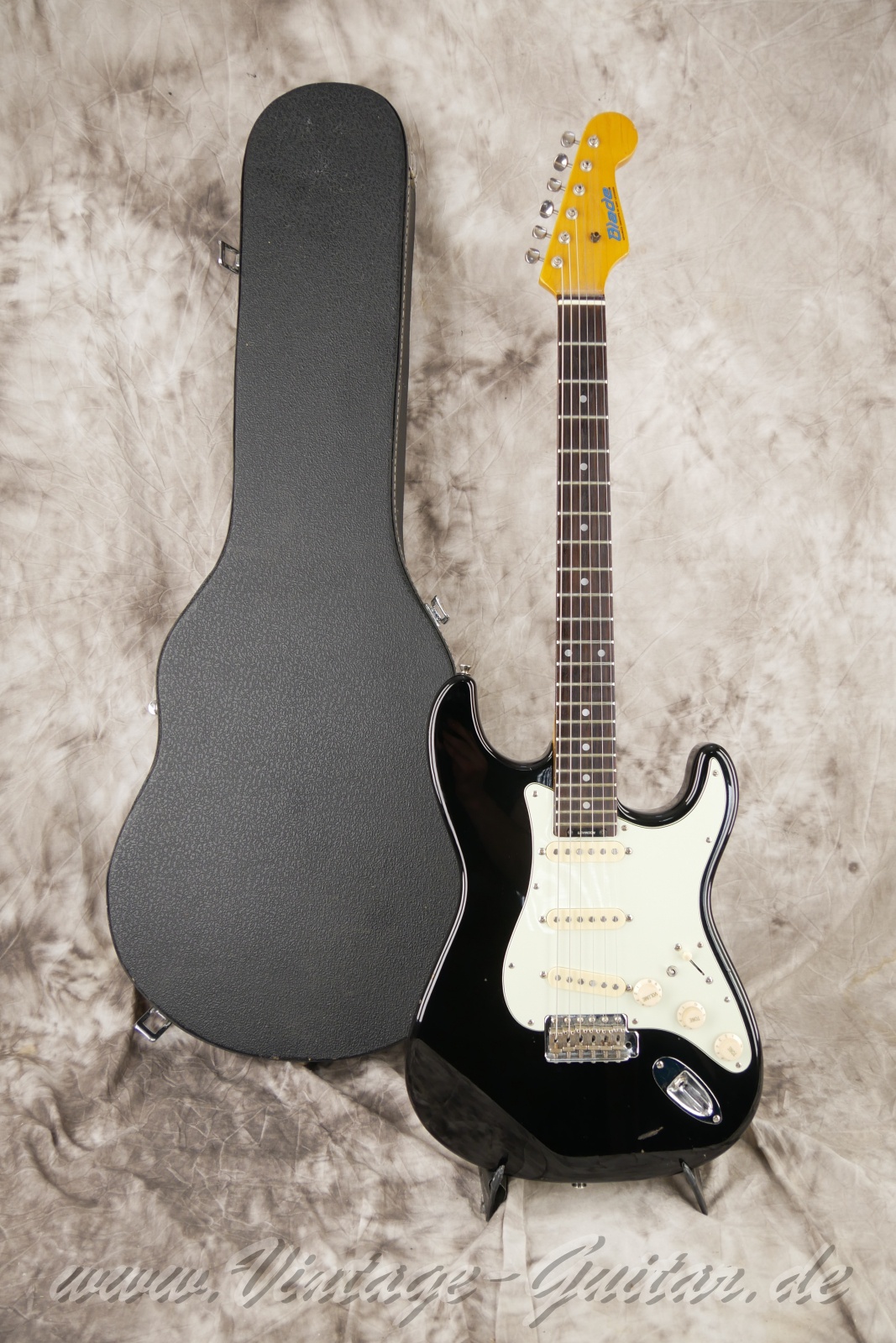 img/vintage/6184/Blade-by-Levinson-R-2-Stratocaster-1990c.-Japan-black-120.jpg