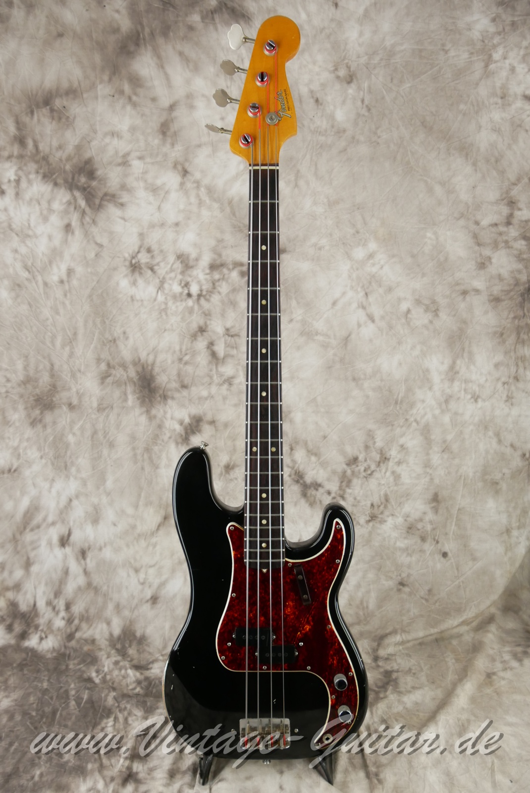 img/vintage/6187/fender_precision_bass_1966_black_refin_USA-001.JPG