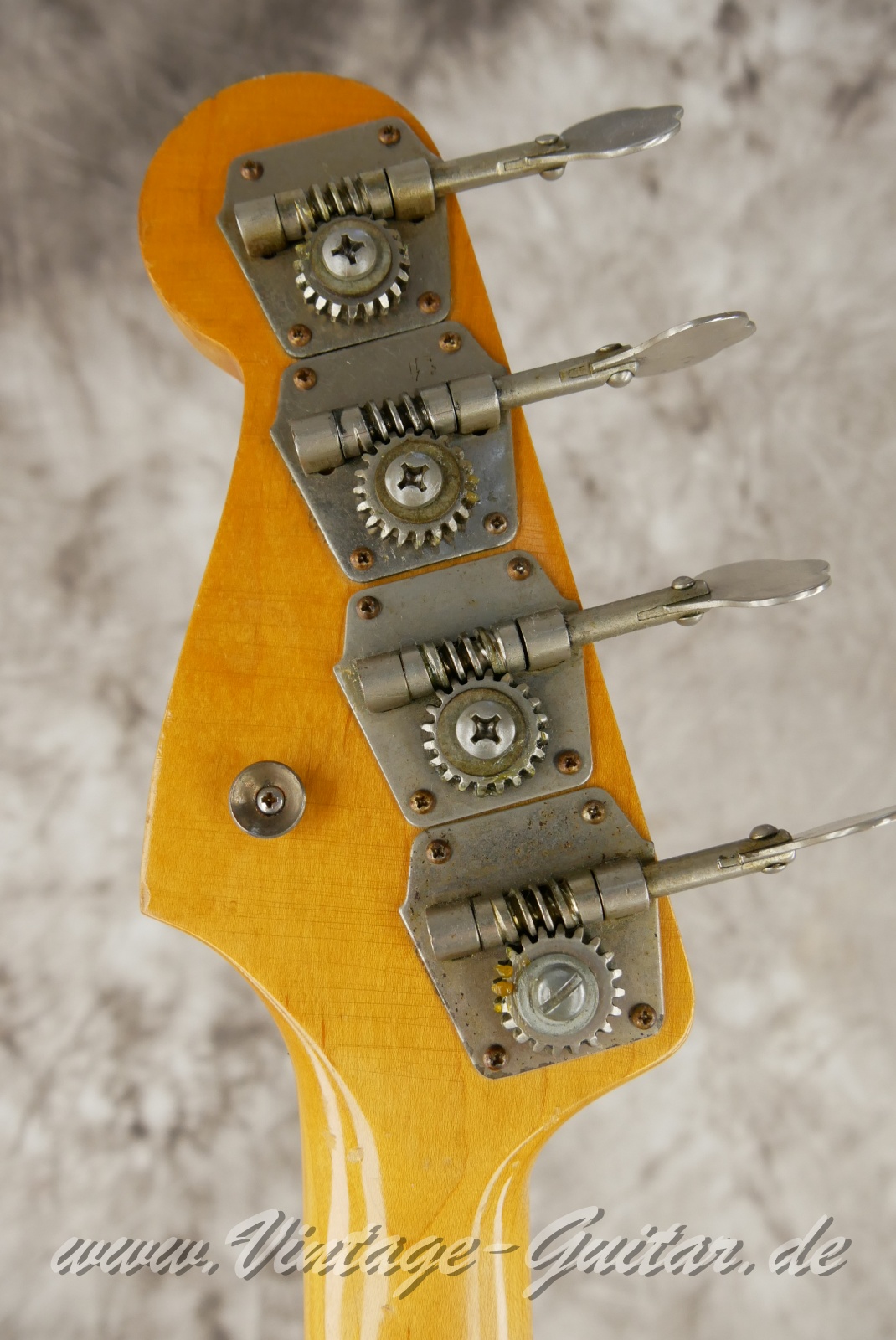 img/vintage/6187/fender_precision_bass_1966_black_refin_USA-004.JPG
