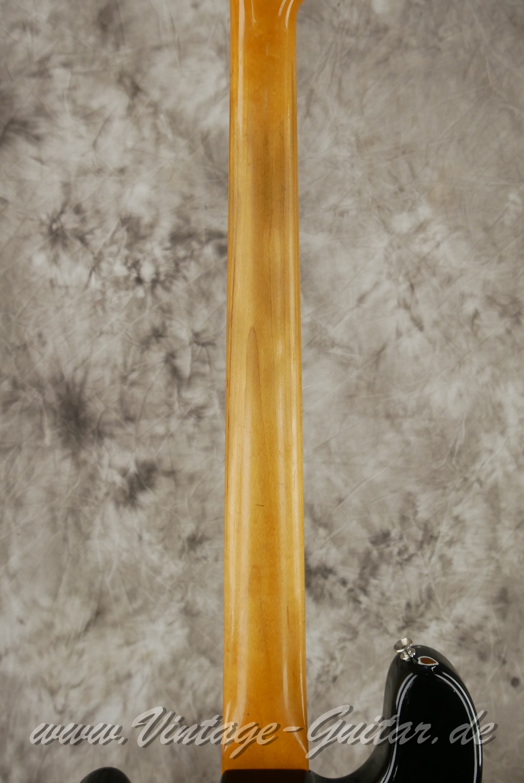 img/vintage/6187/fender_precision_bass_1966_black_refin_USA-006.JPG