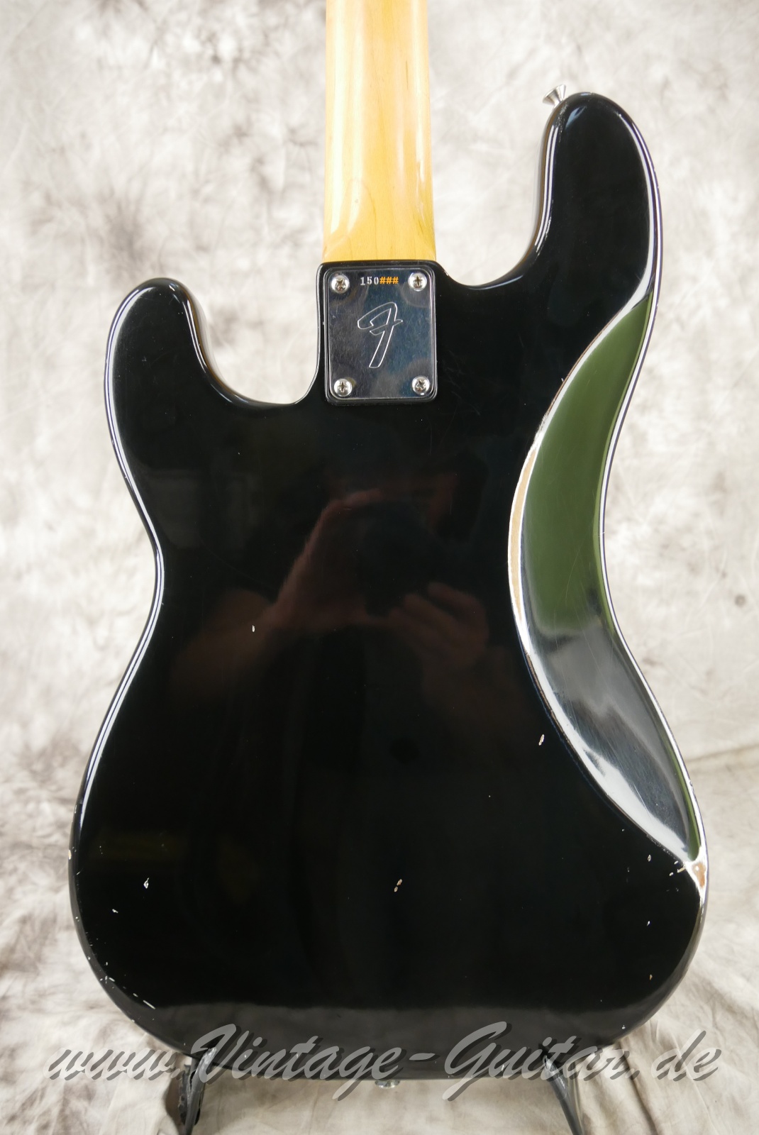 img/vintage/6187/fender_precision_bass_1966_black_refin_USA-008.JPG