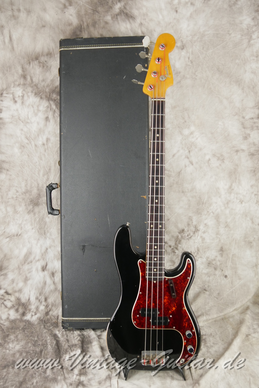 img/vintage/6187/fender_precision_bass_1966_black_refin_USA-012.JPG