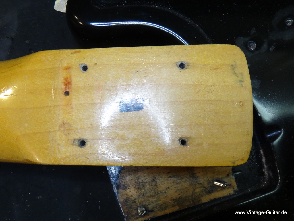 img/vintage/6187/fender_precision_bass_1966_black_refin_USA-013.JPG