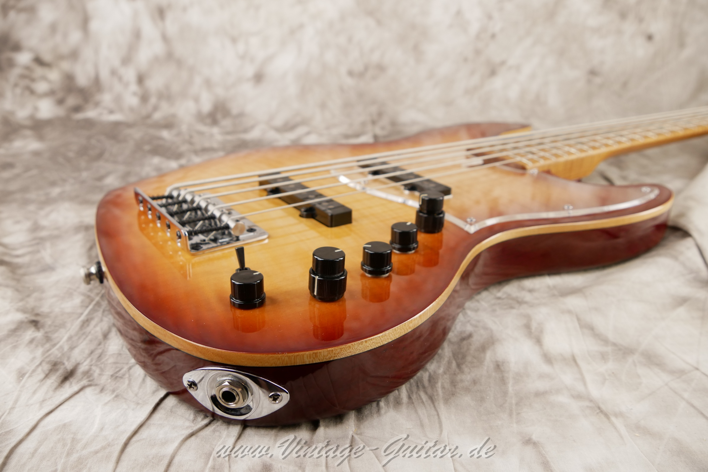 img/vintage/6188/Sire-Marcus-Miller-V10-5-string-bass-2020-Tobacco-Sunburst-13.jpg