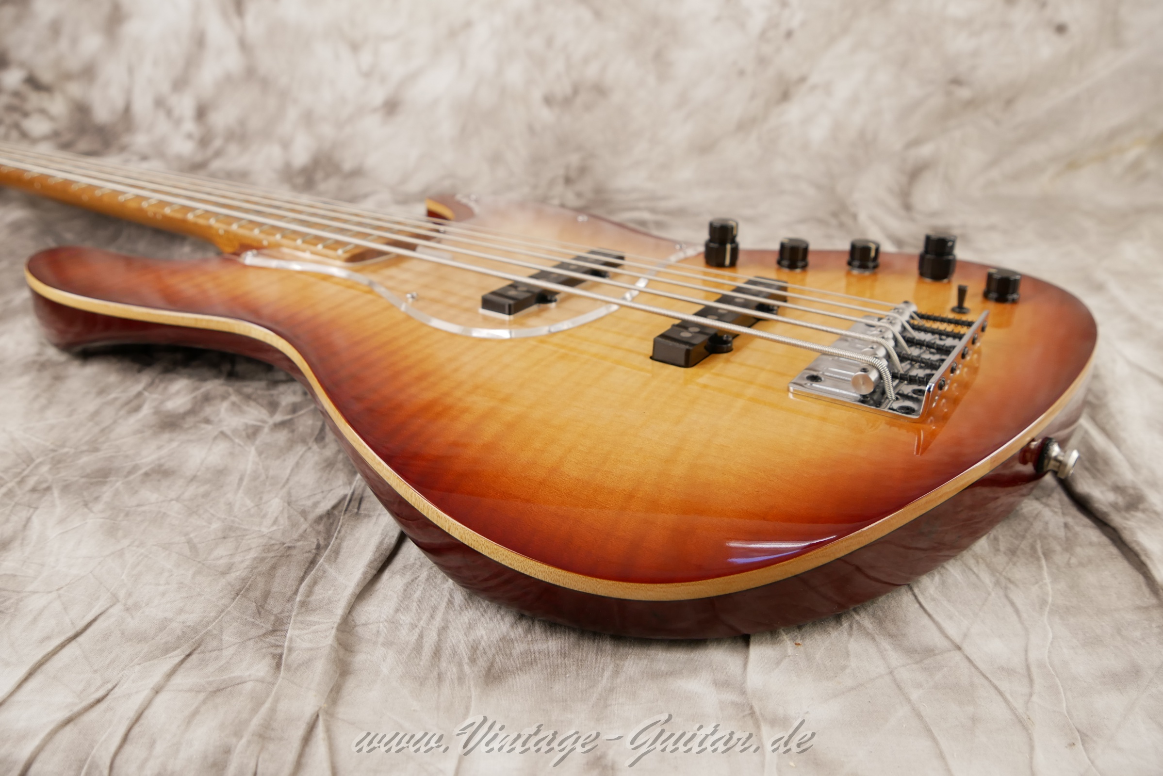 img/vintage/6188/Sire-Marcus-Miller-V10-5-string-bass-2020-Tobacco-Sunburst-14.jpg