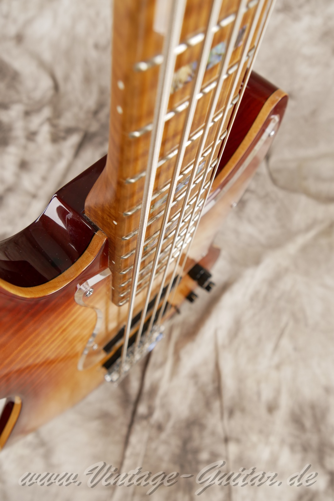 img/vintage/6188/Sire-Marcus-Miller-V10-5-string-bass-2020-Tobacco-Sunburst-18.jpg