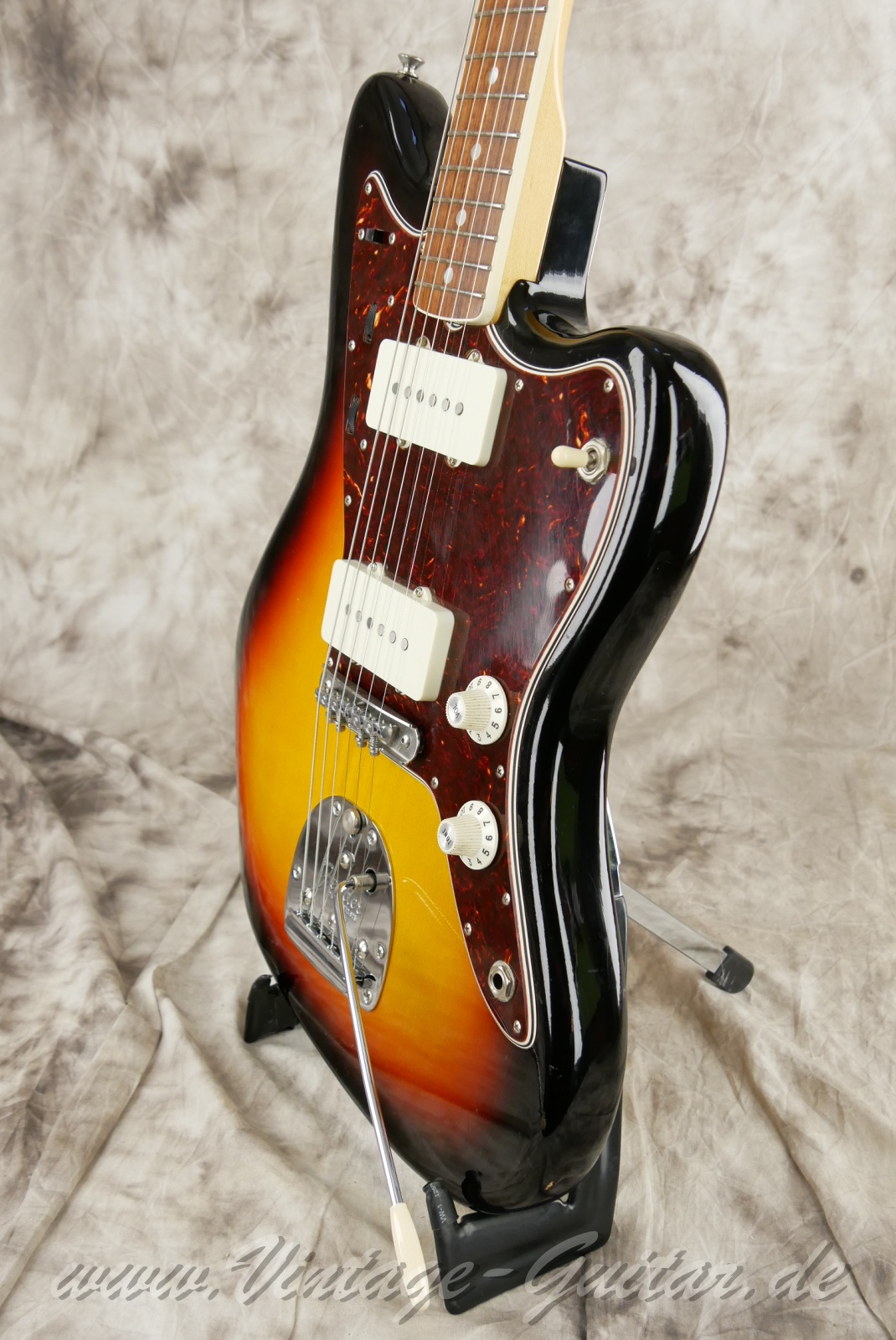 img/vintage/6190/fender_jazzmaster_american_vintage_65_2014_sunburst_USA-10.jpg