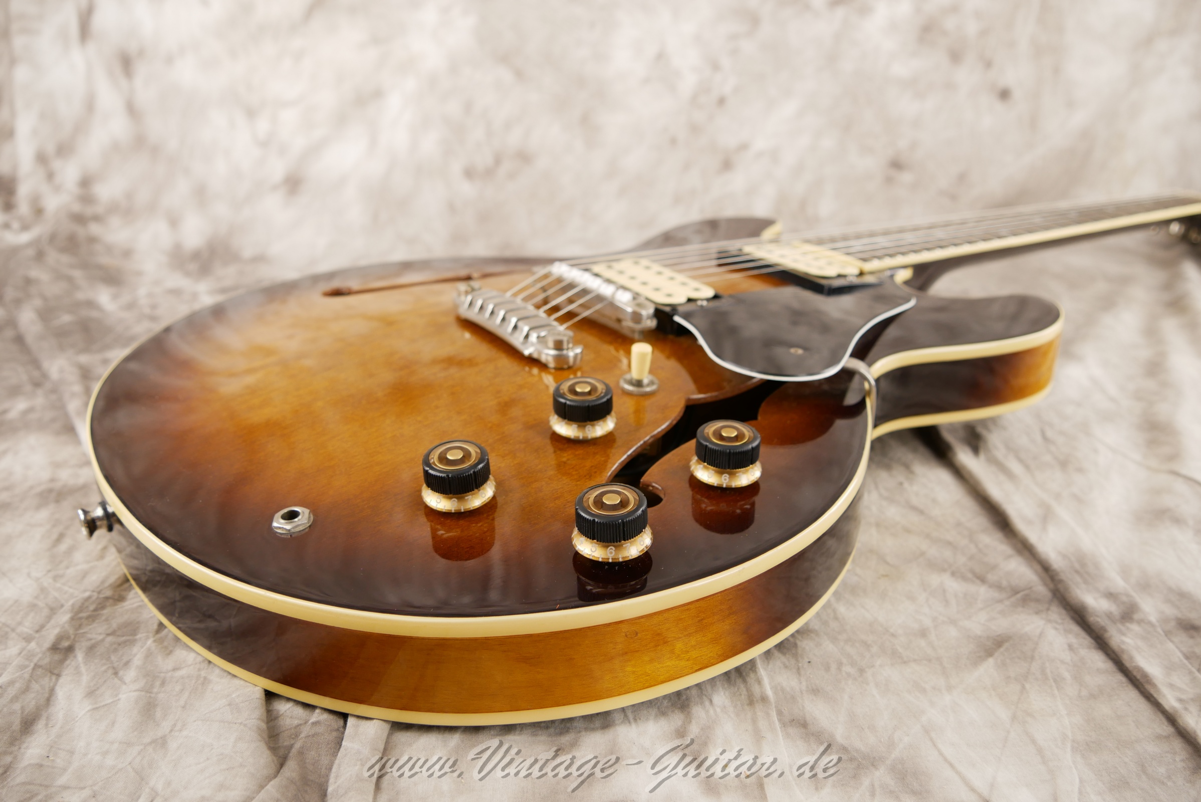 img/vintage/6195/Ibanez-AS-50-1981-Tobaco-Burst-13.jpg