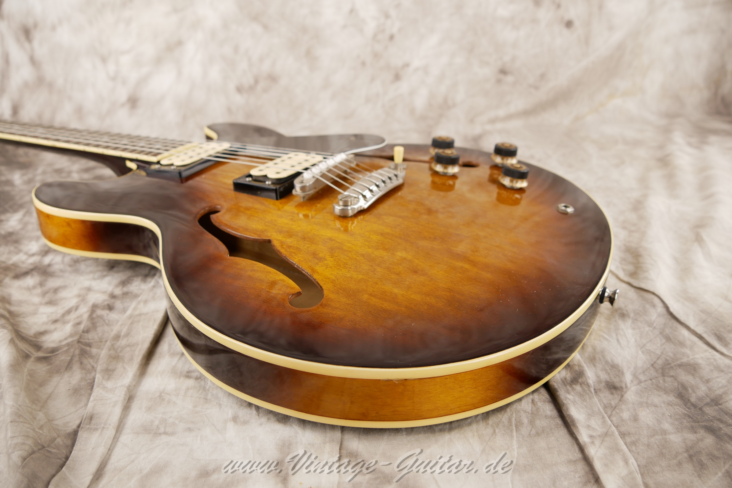 img/vintage/6195/Ibanez-AS-50-1981-Tobaco-Burst-14.jpg