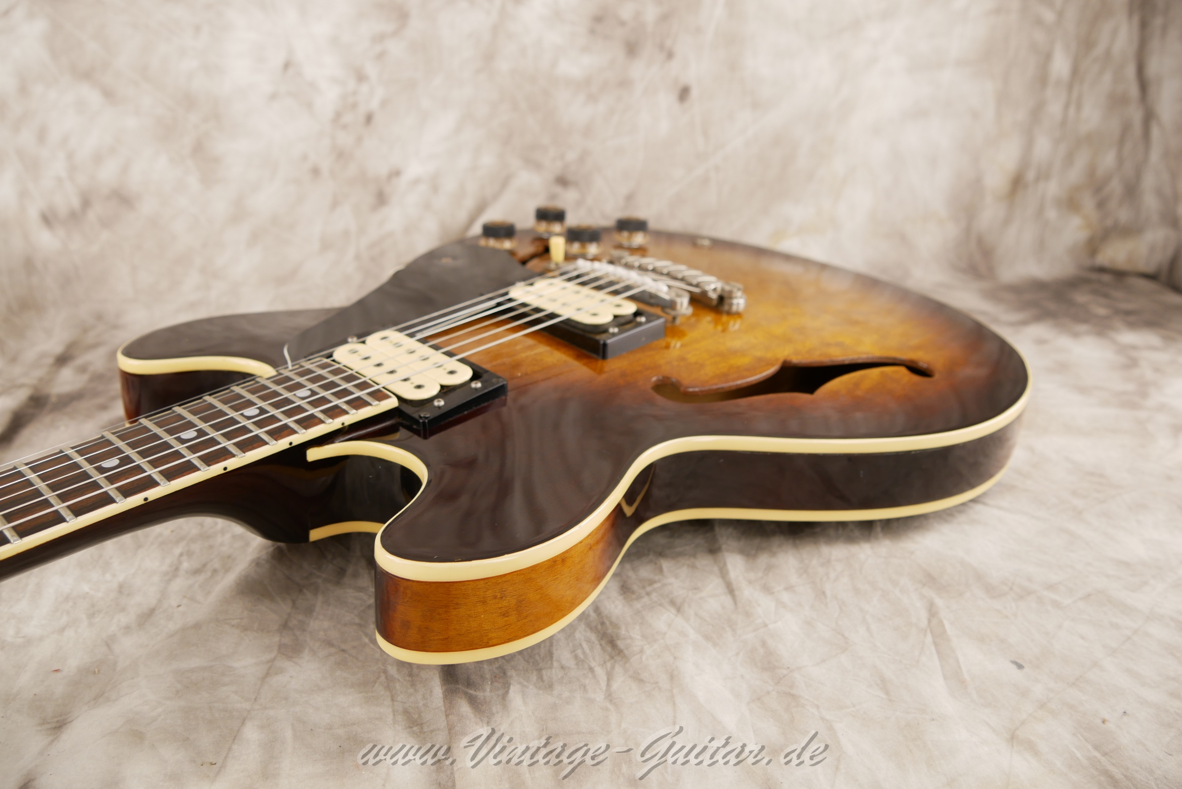 img/vintage/6195/Ibanez-AS-50-1981-Tobaco-Burst-16.jpg