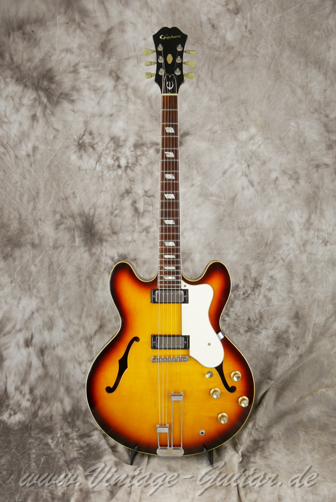 Epiphone-Riviera-E360T-1967-sunburst-01.jpg Epiphone-Riviera-E360T-1967-sunburst-01.jpg
