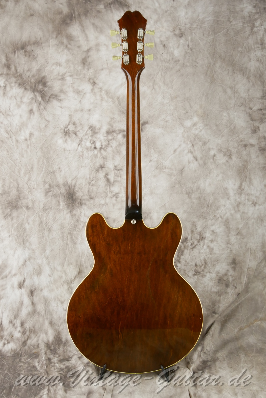 img/vintage/6198/Epiphone-Riviera-E360T-1967-sunburst-02.jpg