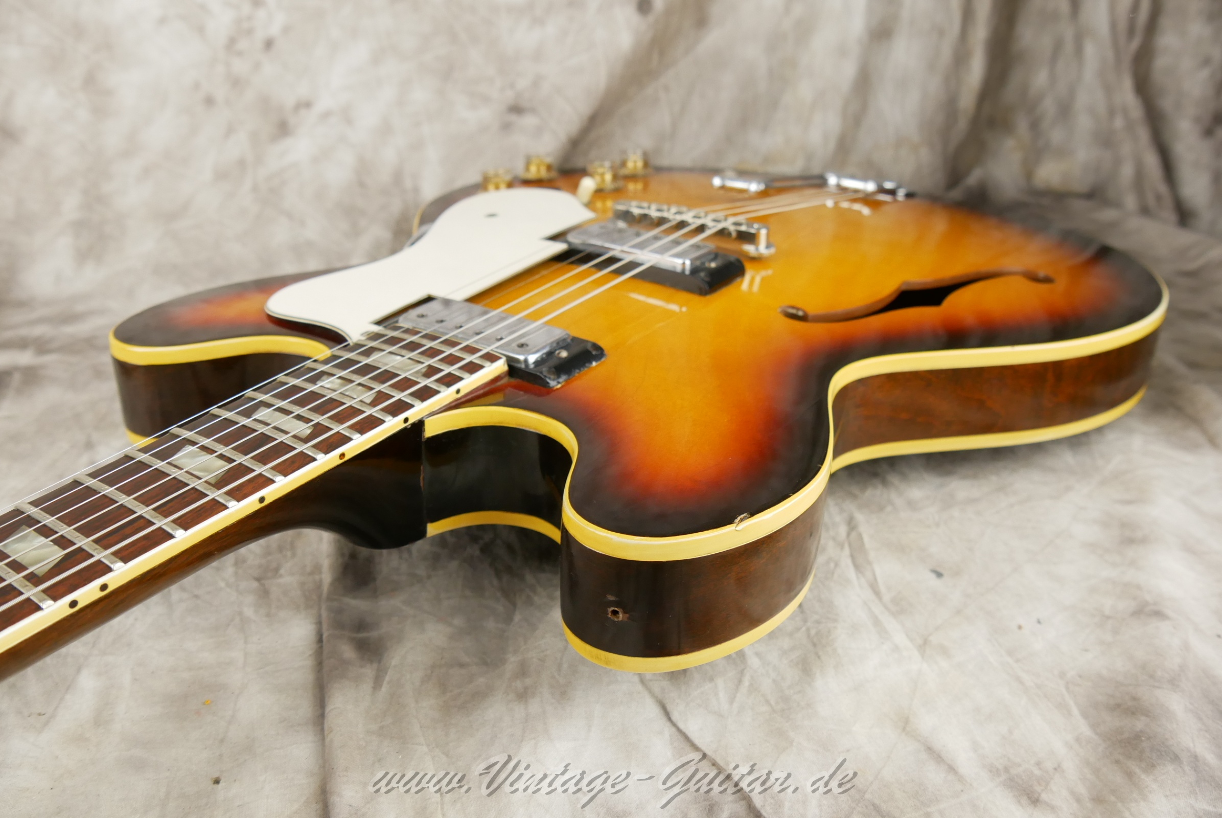 img/vintage/6198/Epiphone-Riviera-E360T-1967-sunburst-16.jpg