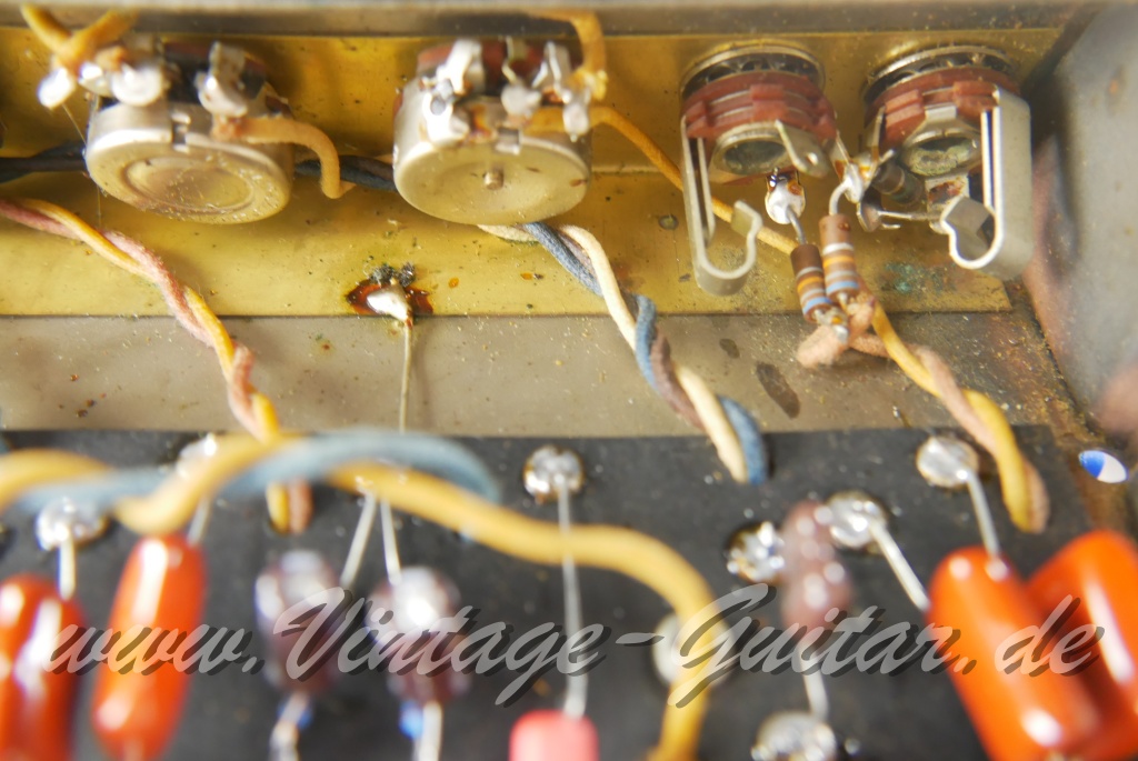 img/vintage/6204/Fender_Deluxe_Reverb_blackface_USA_1964-028.JPG