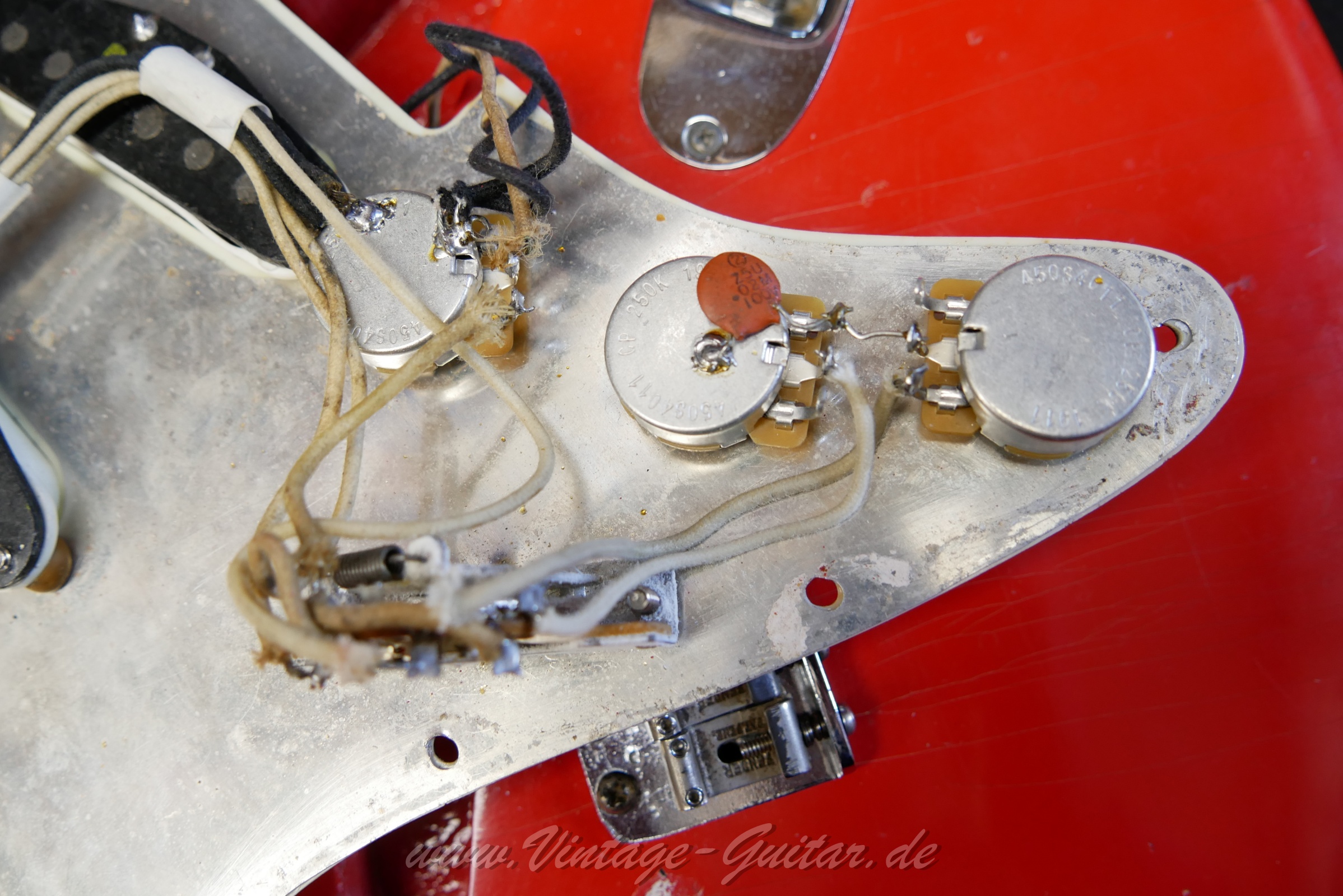 img/vintage/6224/Fender-Stratocaster-1964-fiesta-red-032.jpg