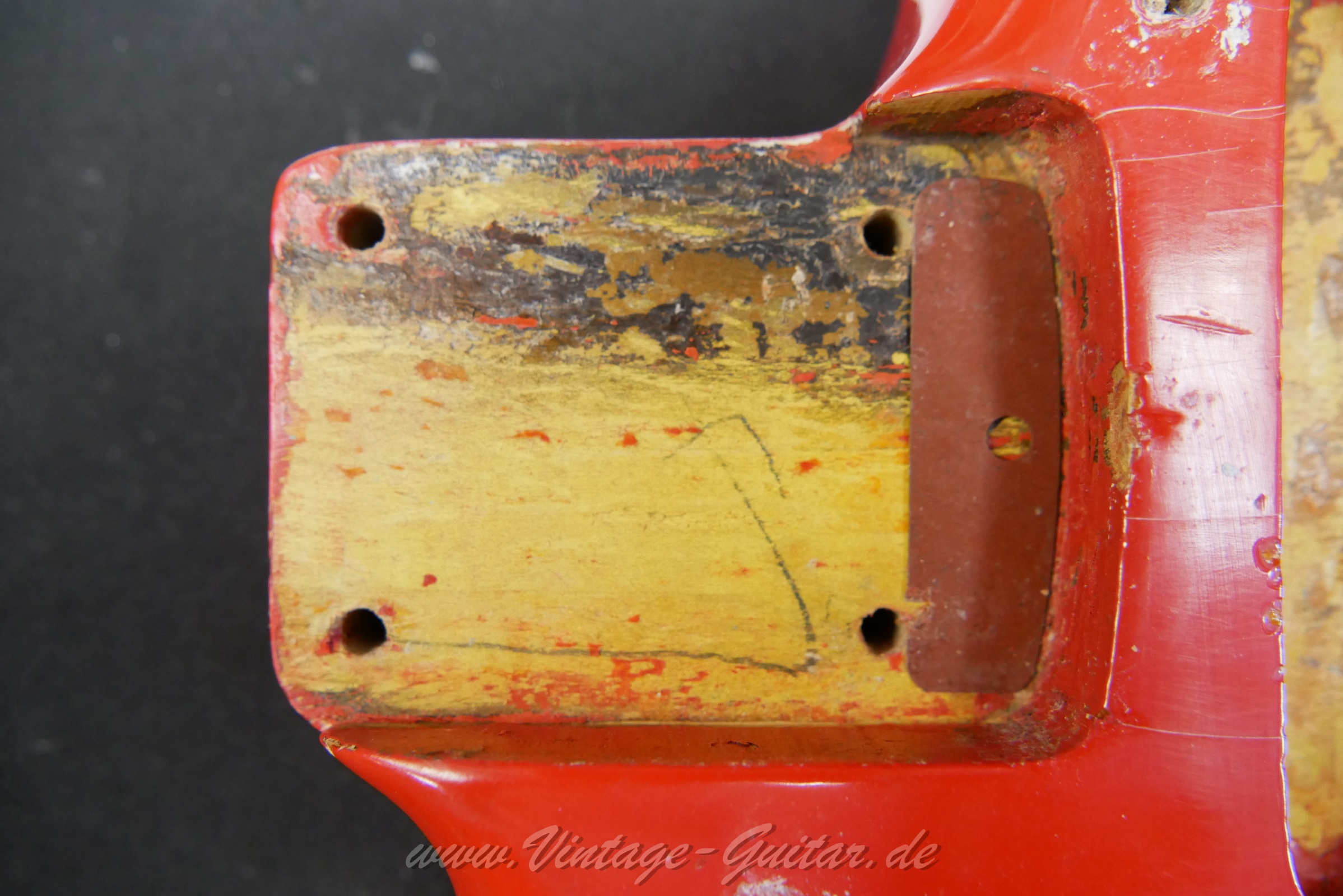 img/vintage/6224/Fender-Stratocaster-1964-fiesta-red-039.jpg