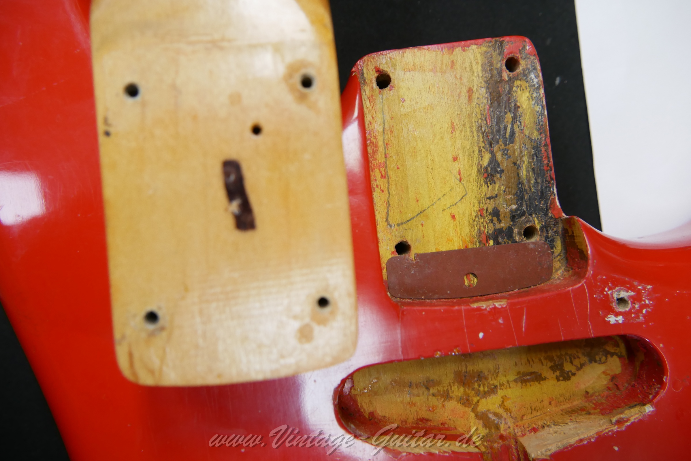 img/vintage/6224/Fender-Stratocaster-1964-fiesta-red-040.jpg