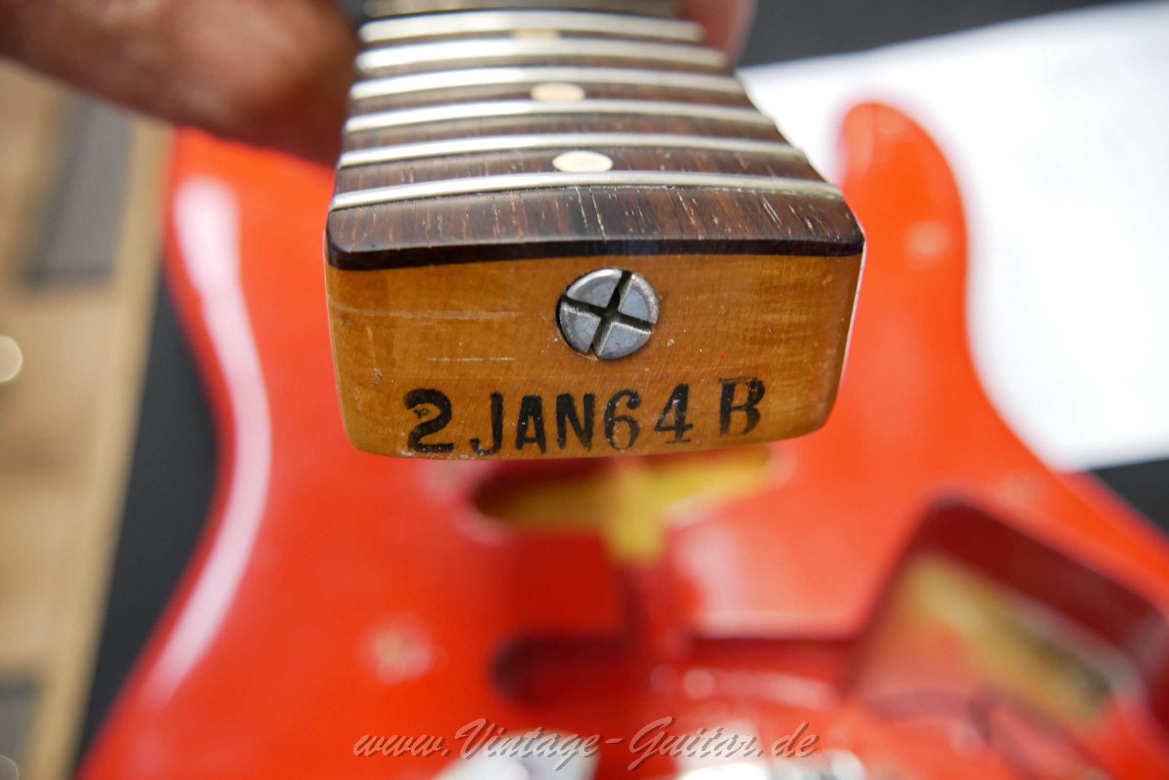 img/vintage/6224/Fender-Stratocaster-1964-fiesta-red-041.jpg