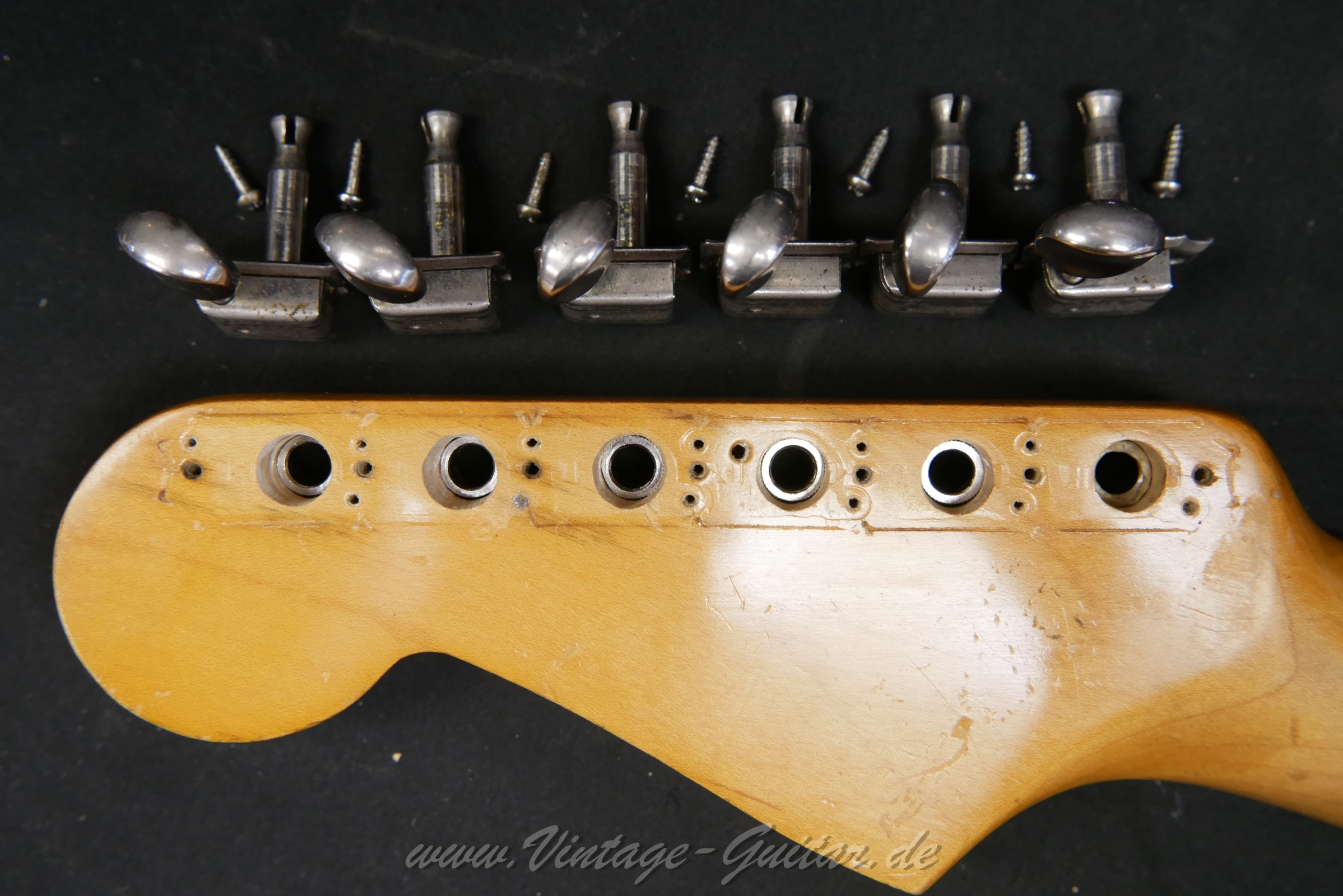 img/vintage/6224/Fender-Stratocaster-1964-fiesta-red-042.jpg