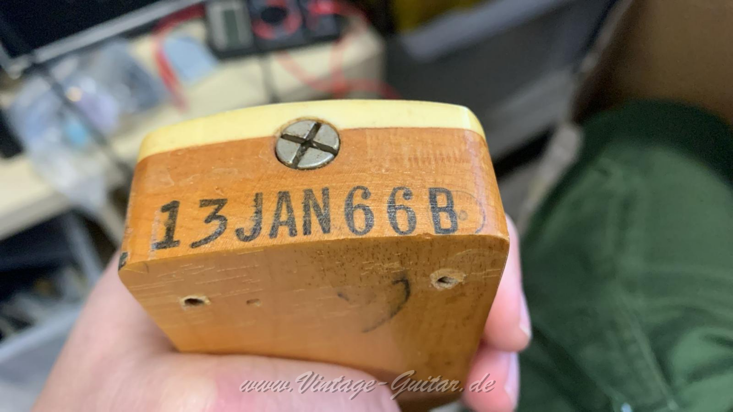 img/vintage/6240/Fender-Jazzmaster-1966-sunburst-029.jpg