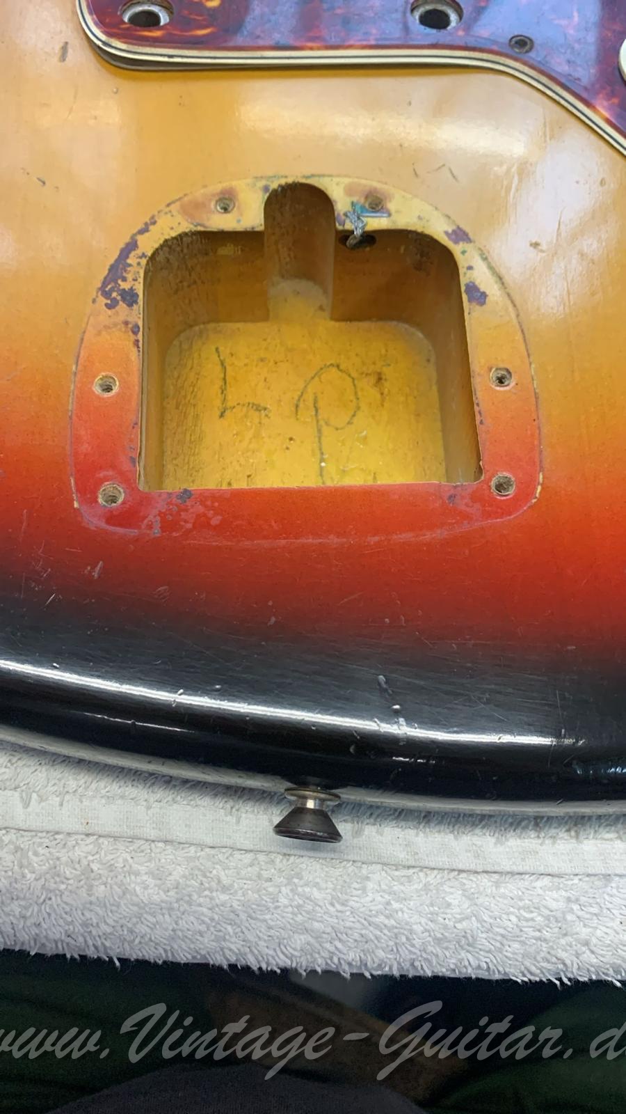 img/vintage/6240/Fender-Jazzmaster-1966-sunburst-030.jpg