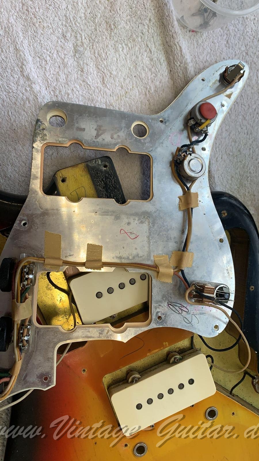 img/vintage/6240/Fender-Jazzmaster-1966-sunburst-040.jpg