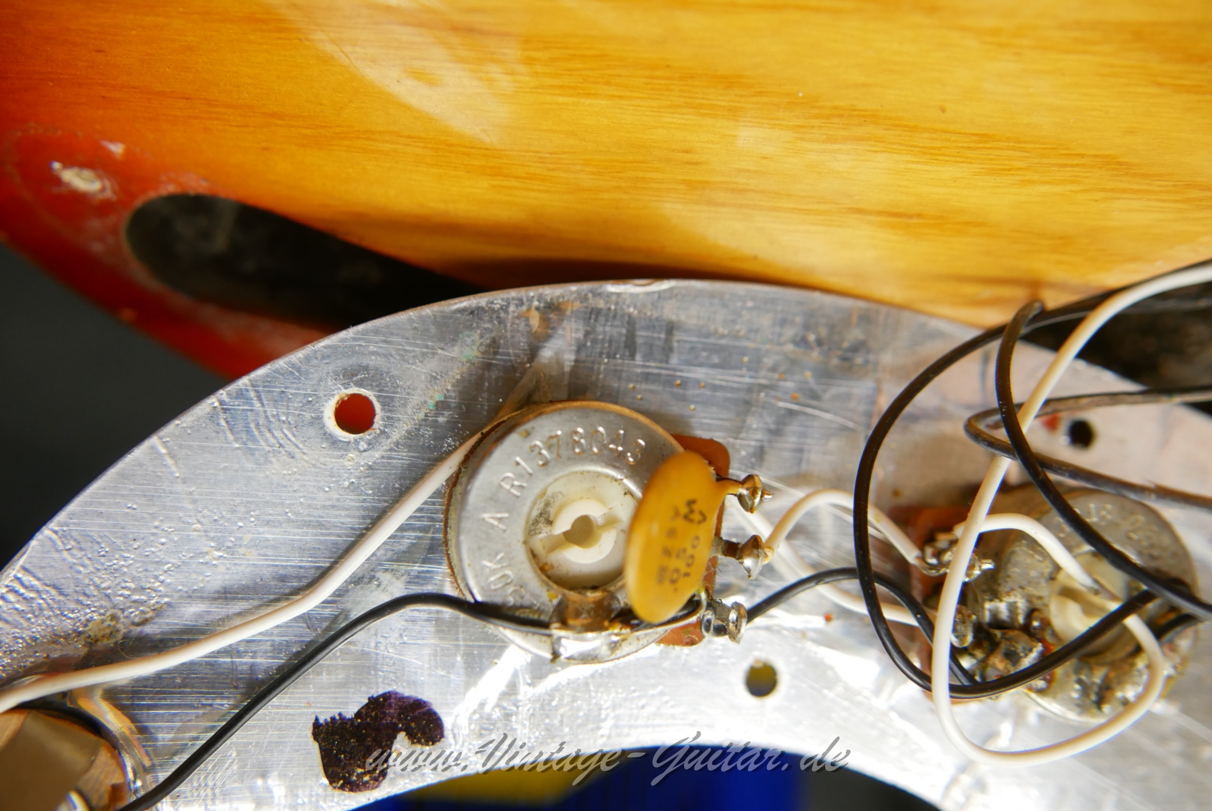 img/vintage/6246/Fender_Precision_sienna_sunburst_1980_usa-019.JPG