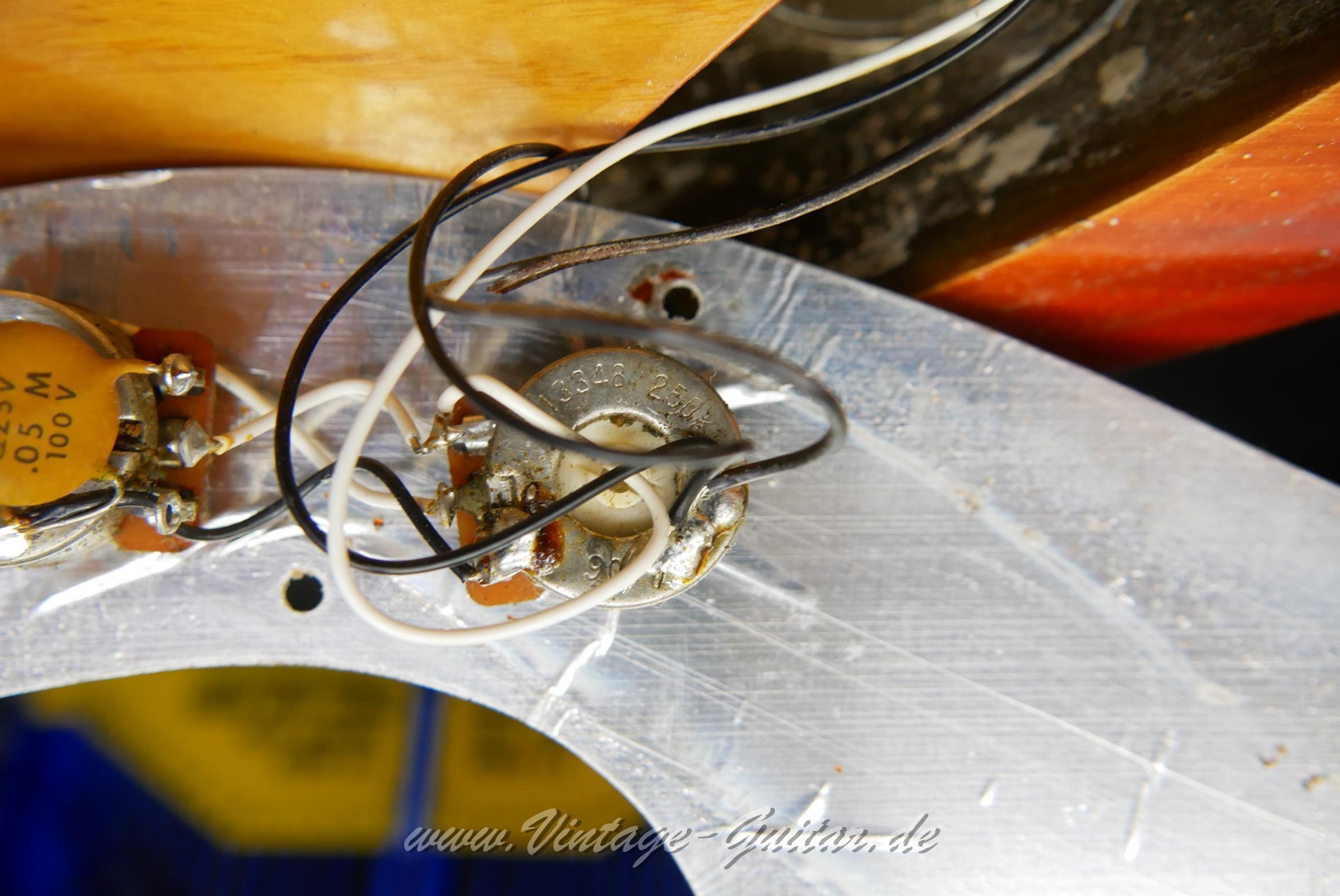 img/vintage/6246/Fender_Precision_sienna_sunburst_1980_usa-020.JPG