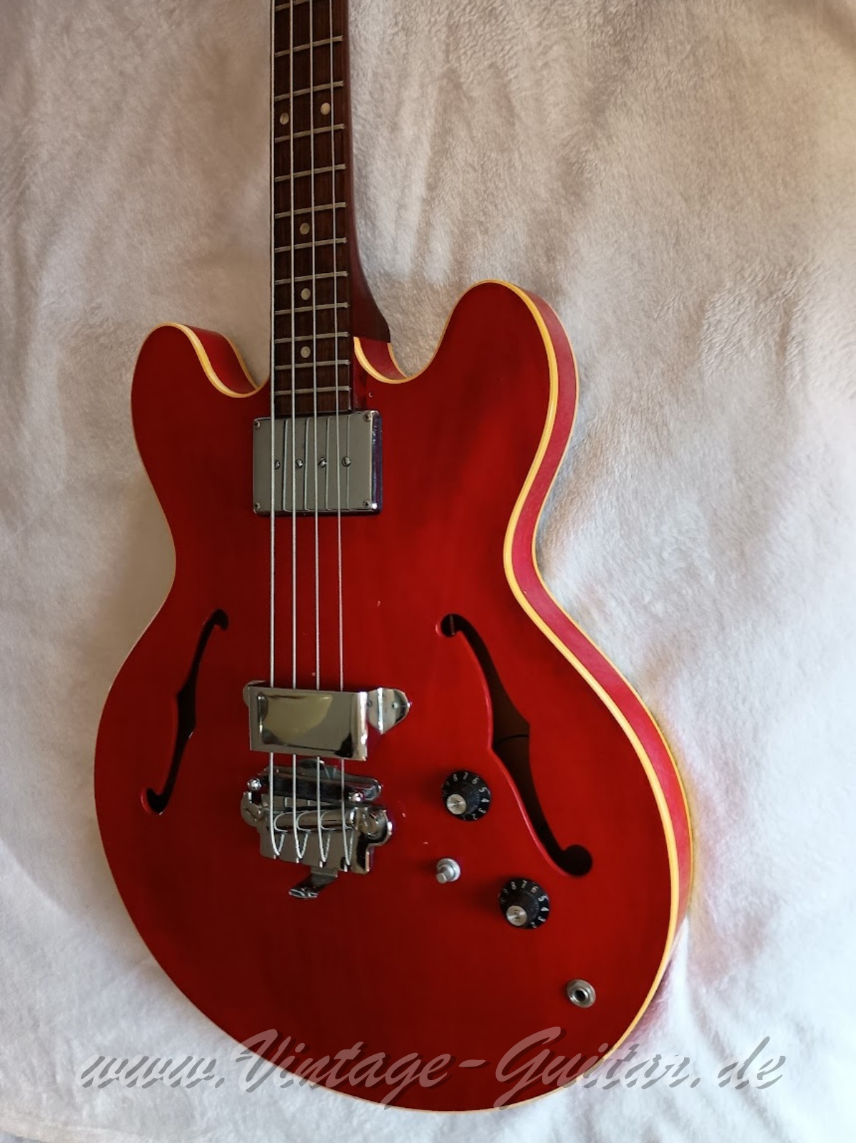 img/vintage/6272/Epiphone-Rivoli-Bass-EB-232C-003.jpg
